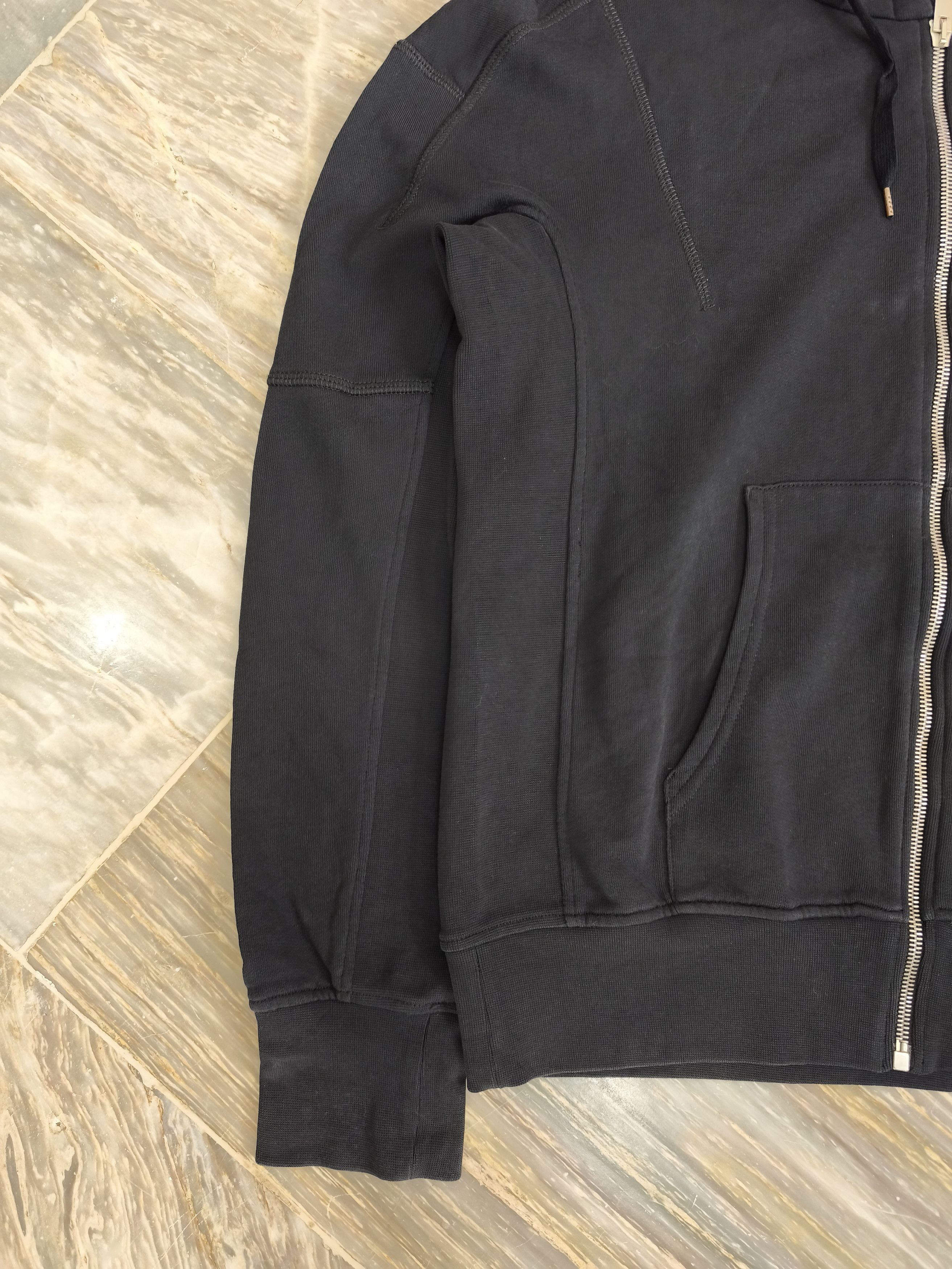 Alexander McQueen ALEXANDER MCQUEEN Badge Logo Hooded Size US L / EU 52-54 / 3 - 4 Thumbnail