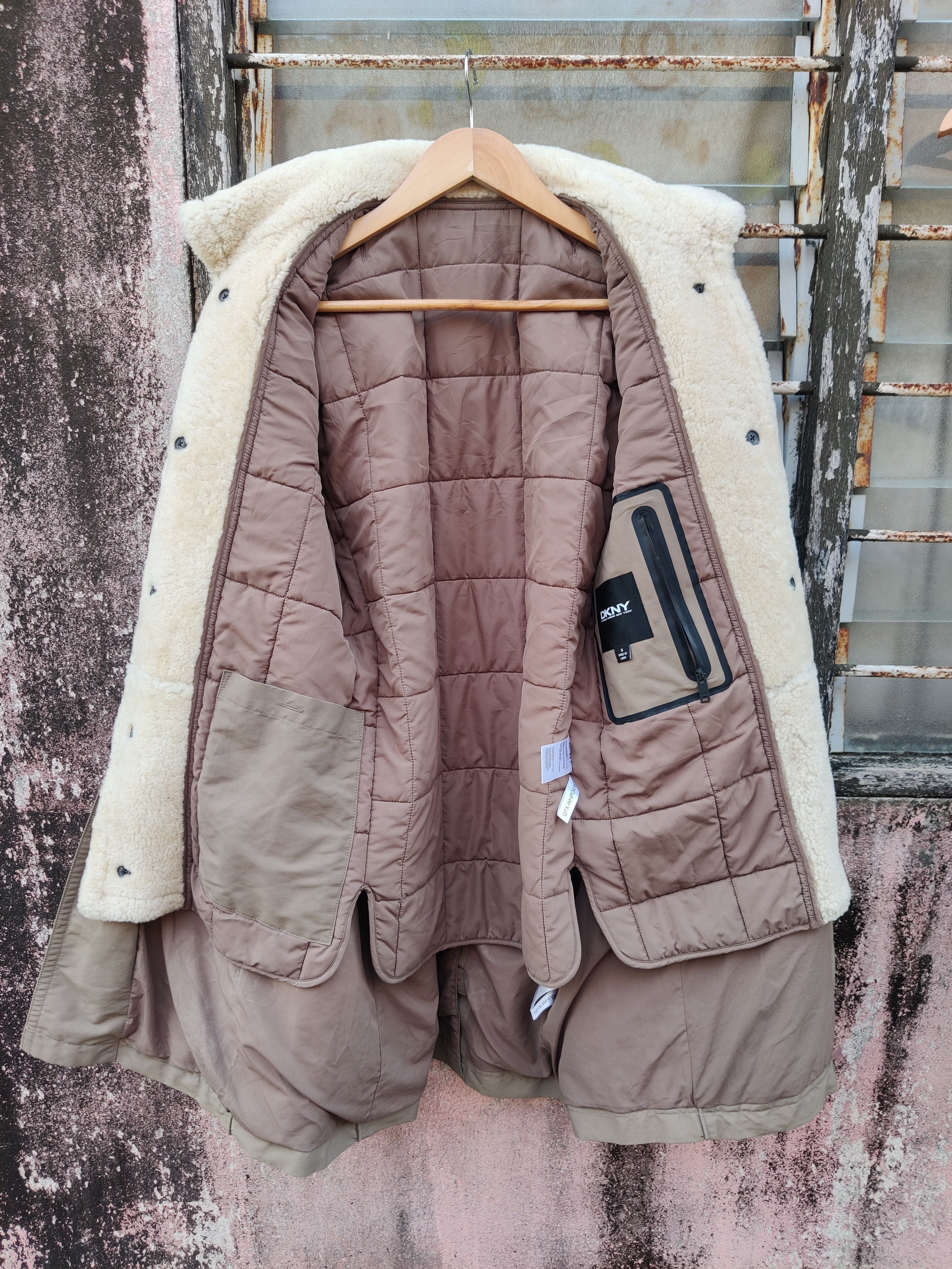 Vintage Vintage DKNY Winter Coat Faux Shearling Collar Jacket Size US M / EU 48-50 / 2 - 8 Thumbnail