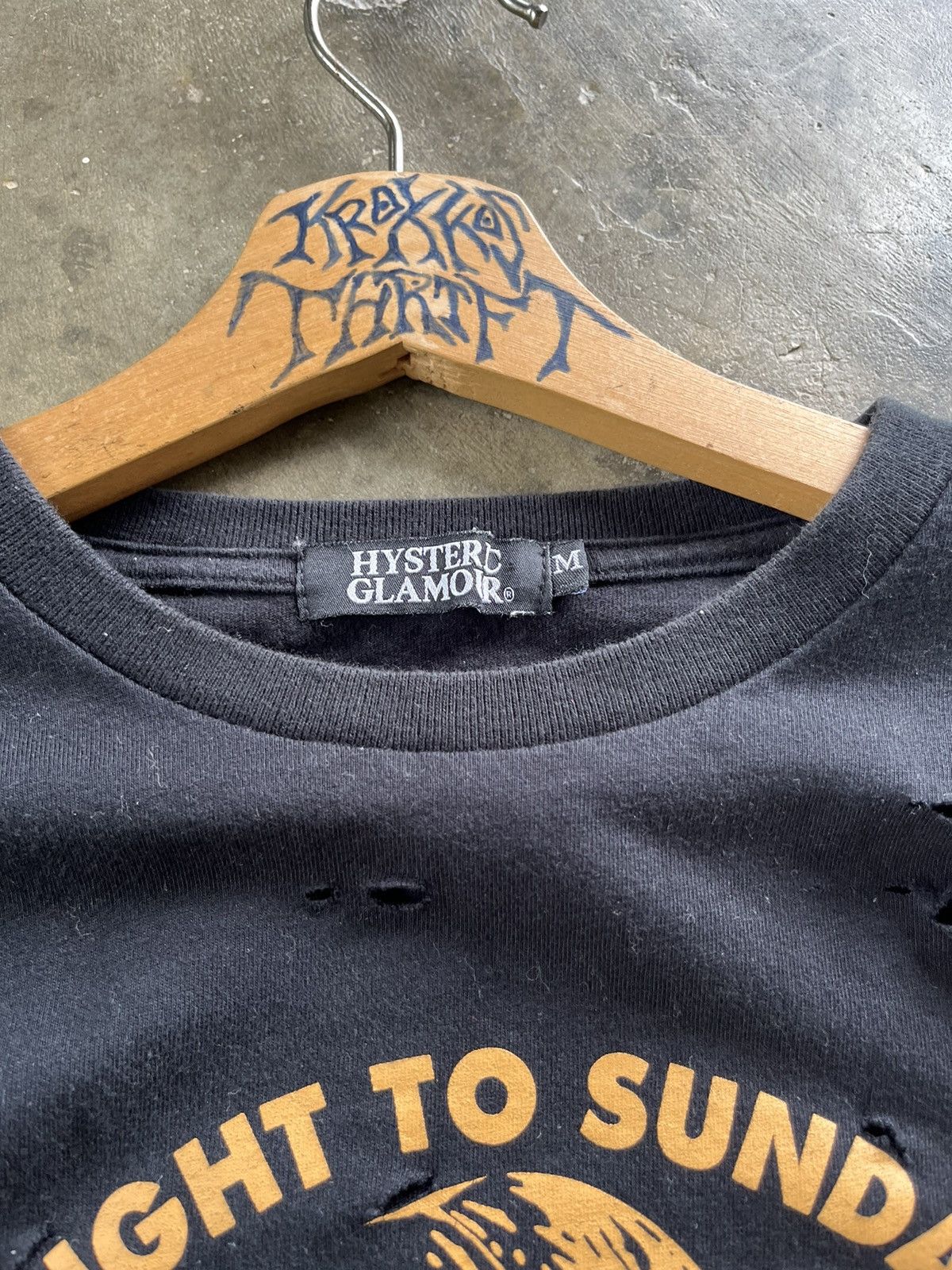 Hysteric Glamour × Japanese Brand RARE Hysteric Glamour Raglan Big Logo Distressed Tee Size US M / EU 48-50 / 2 - 3 Thumbnail
