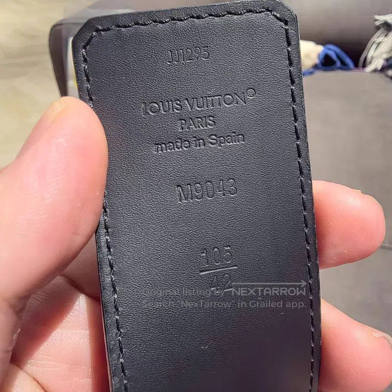 Louis Vuitton Louis Vuitton Gold buckle black presbyopic smooth buckle b Size ONE SIZE - 5 Thumbnail