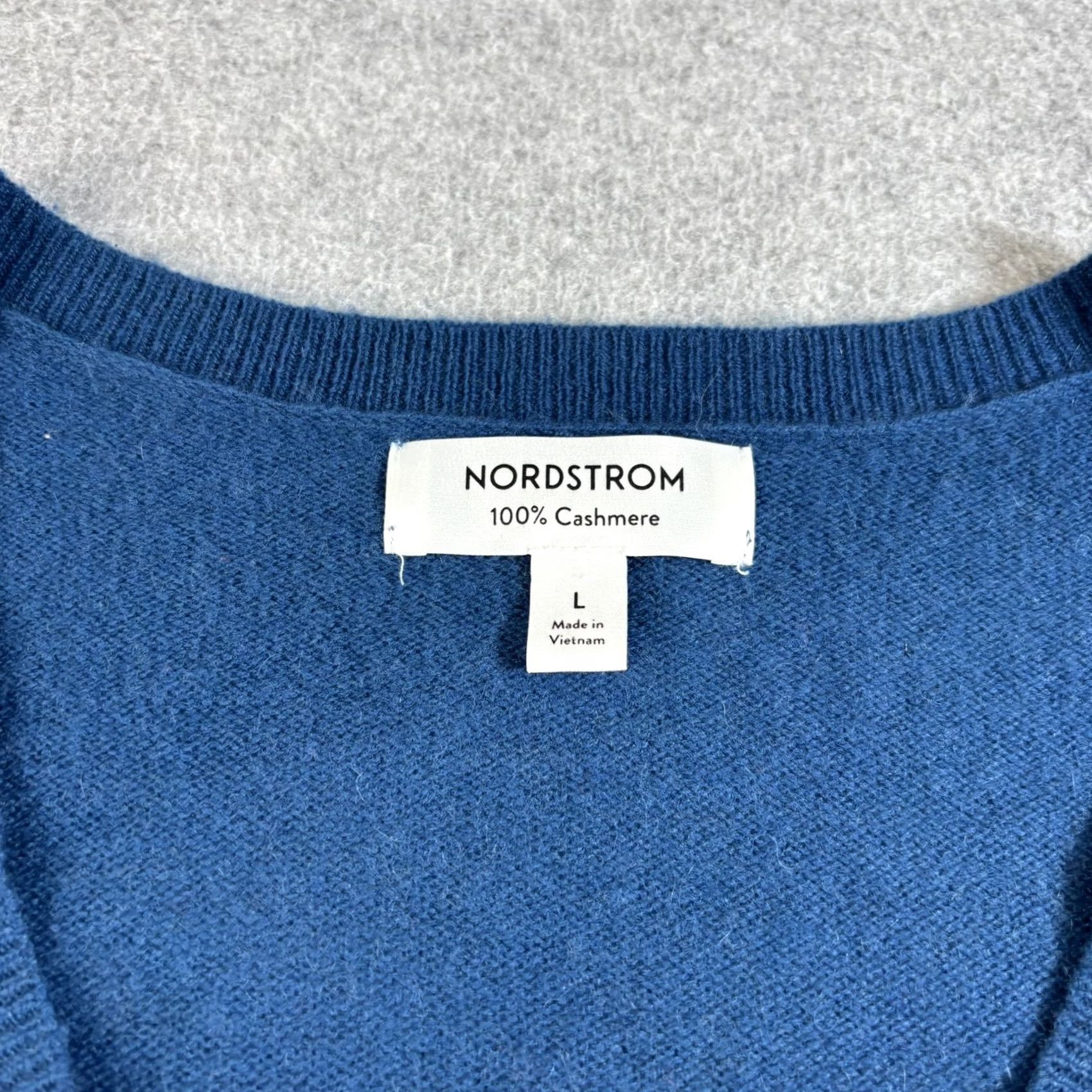 Nordstrom Nordstrom Cashmere Sweater Women Large Blue V-Neck Lightweight Quiet Luxury Cozy Pullover Knit Wool Casual Winter Size L / US 10 / IT 46 - 3 Thumbnail