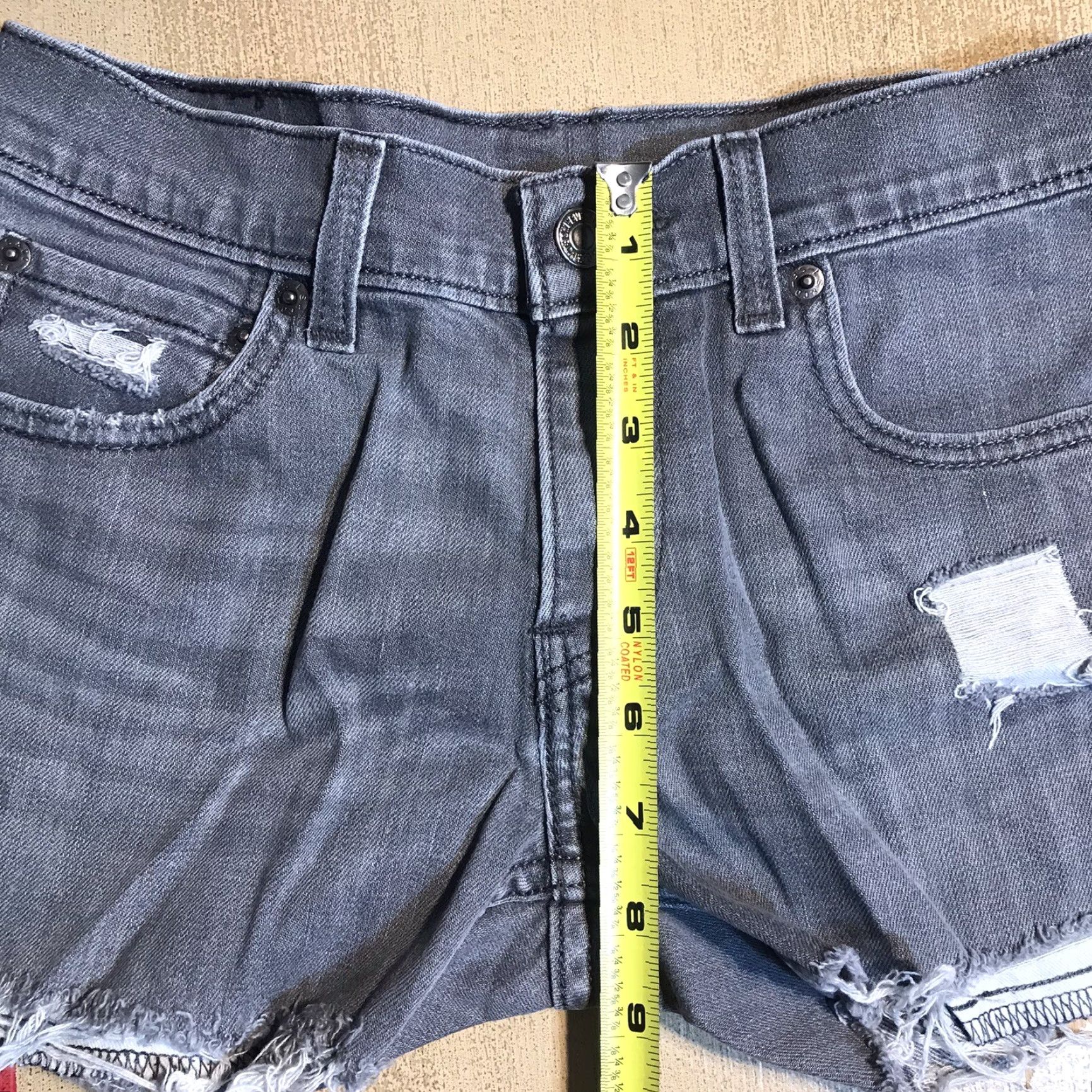 Levi's Levi's Jeans Shorts Womens 25 Slim Cut-Off Denim Gray Zip Fly Distressed 3in Inseam 5-Pocket Vintage No? Size 42" / US 20 - 7 Thumbnail