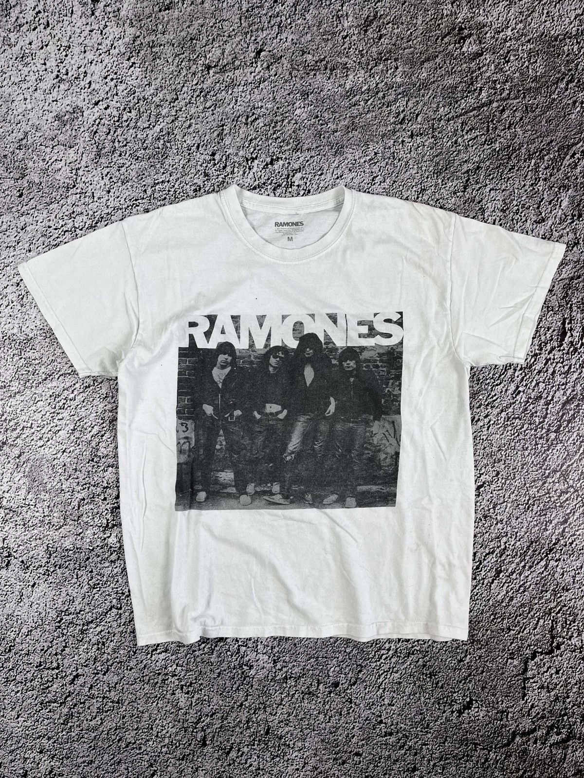 Band Tees Vintage Y2K Ramones big logo rock t shirt streetwear size M Size US M / EU 48-50 / 2 - 1 Thumbnail