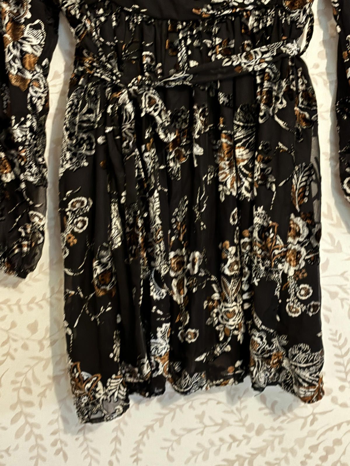 Designer NWT Koko + Mason Black Floral Velvet Faux Wrap Dress M Size M / US 6-8 / IT 42-44 - 4 Thumbnail