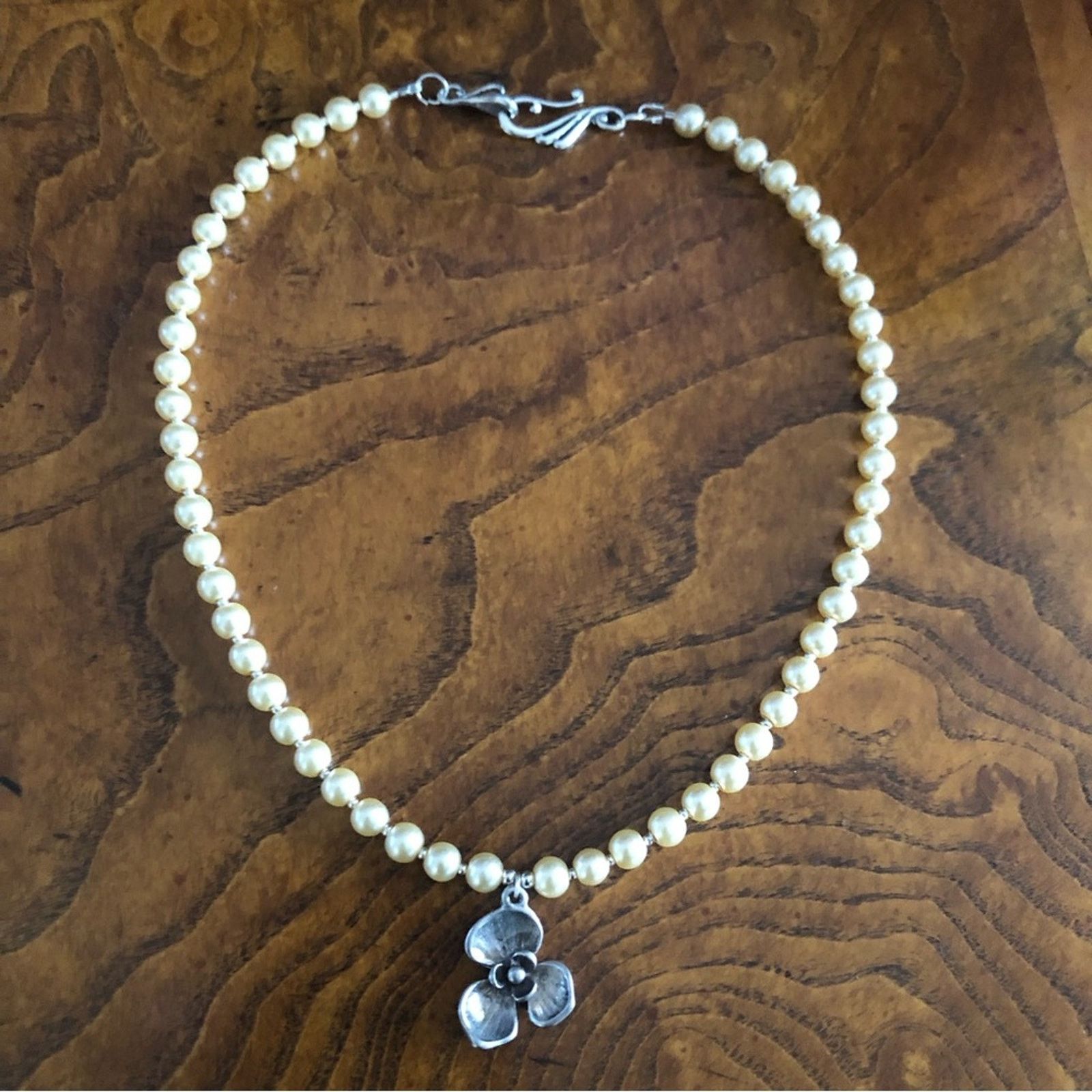 Handmade Handcrafted repurpose silver floral Pearl necklace Size ONE SIZE - 8 Thumbnail