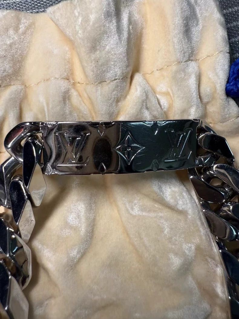 Louis Vuitton Louis Vuitton Louis Vuitton Cuban Bracelet with Dust Bag-2 Size ONE SIZE - 2 Thumbnail