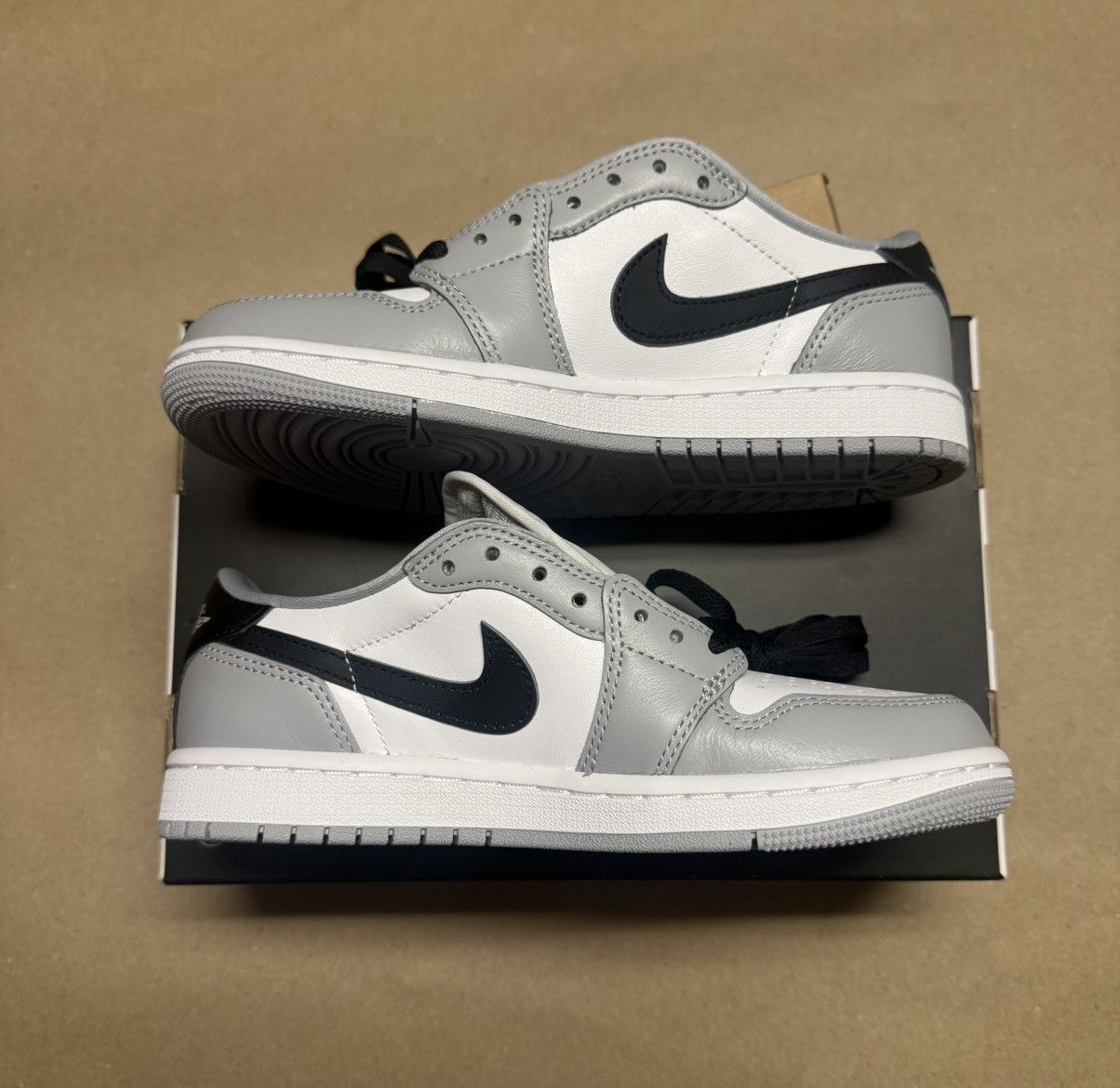 Jordan Brand Nike Air Jordan 1 Retro Low OG Barons Mens size 5 Rare NEW! Size US 5 / EU 37 - 2 Thumbnail