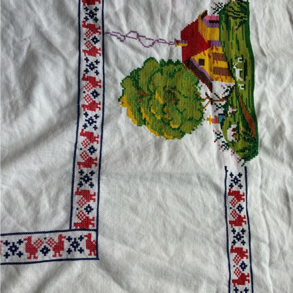 Designer Vintage Mexican Embroidered Tablecloth with 12 Napkins Size ONE SIZE - 8 Thumbnail