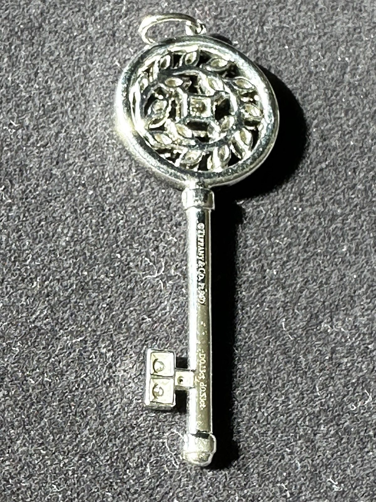 Tiffany & Co. Platinum Victoria Vine Key Pendant w 24in chain and Mini Key Size ONE SIZE - 9 Thumbnail