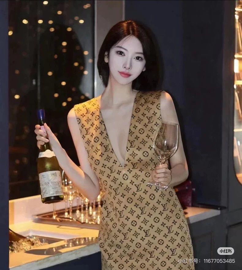 Louis Vuitton LOUIS VUITTON Khaki dress skirt full logo deep V sleeveless Size XS / US 0-2 / IT 36-38 - 8 Thumbnail