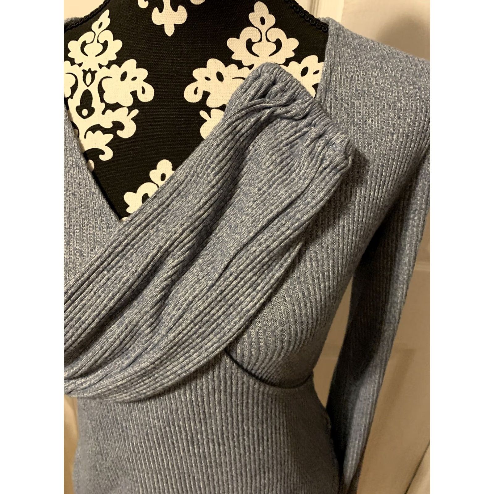 Gap VINTAGE? No. Gap Shirt Womens XS Blue Deep V Neck Long Sleeve Knit Ribbed Slim Regular Raglan Sleeve Blouse Workwear, Basic, 908 Size XS / US 0-2 / IT 36-38 - 3 Thumbnail