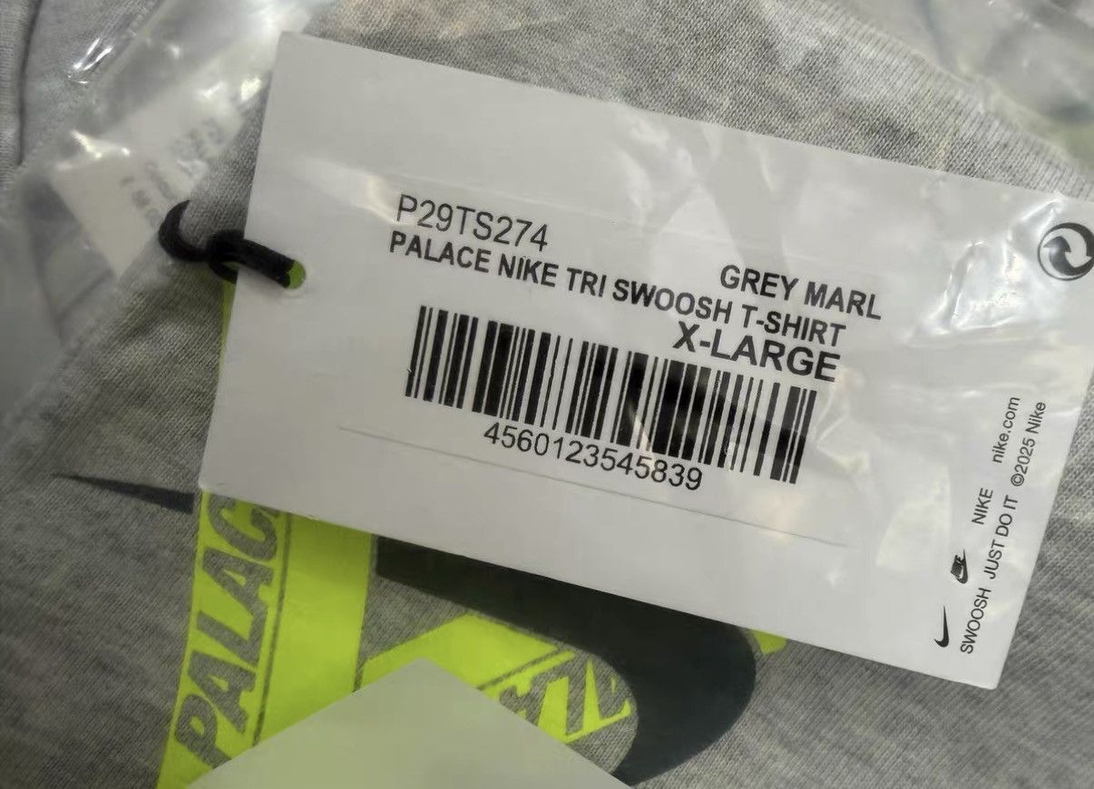 Palace PALACE x Nike FW25 TRI SWOOSH T-SHIRT J34 Size US XL / EU 56 / 4 - 4 Thumbnail