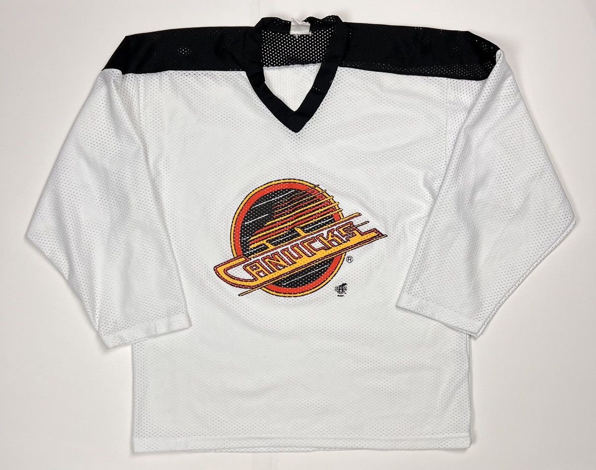 image of Hockey x Soccer Jersey Vintage 90's Vancouver Canucks Jersey in White, Men's (Size XL)