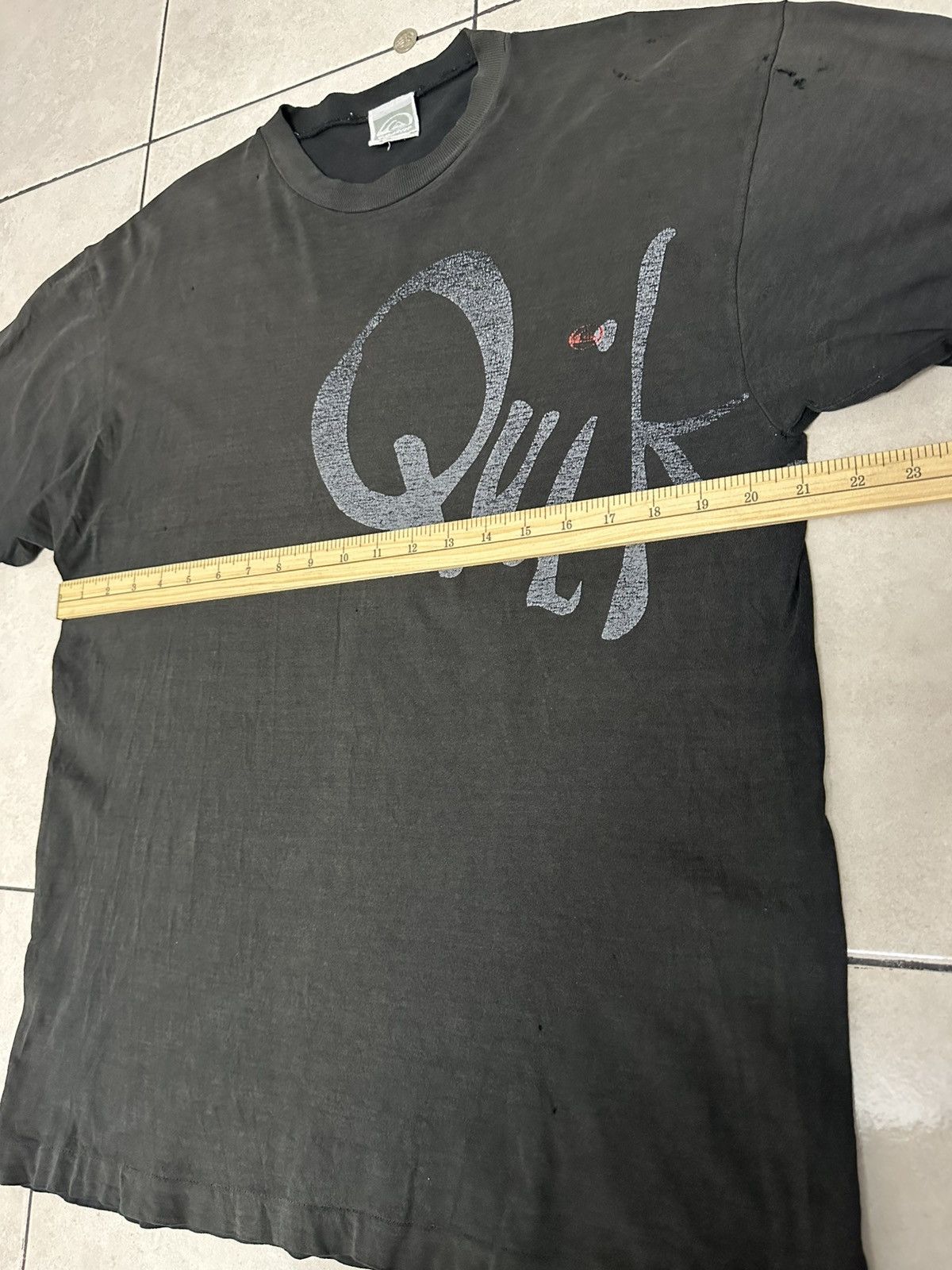 Quiksilver Vintage Quiksilver Thrashed Sunfaded Tshirt Size US L / EU 52-54 / 3 - 6 Thumbnail