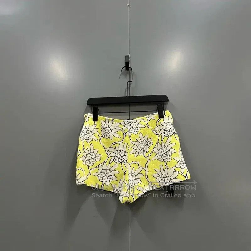 Valentino Valentino Summer Yellow Cotton Shorts . Size 28" / US 6 / IT 42 - 2 Thumbnail