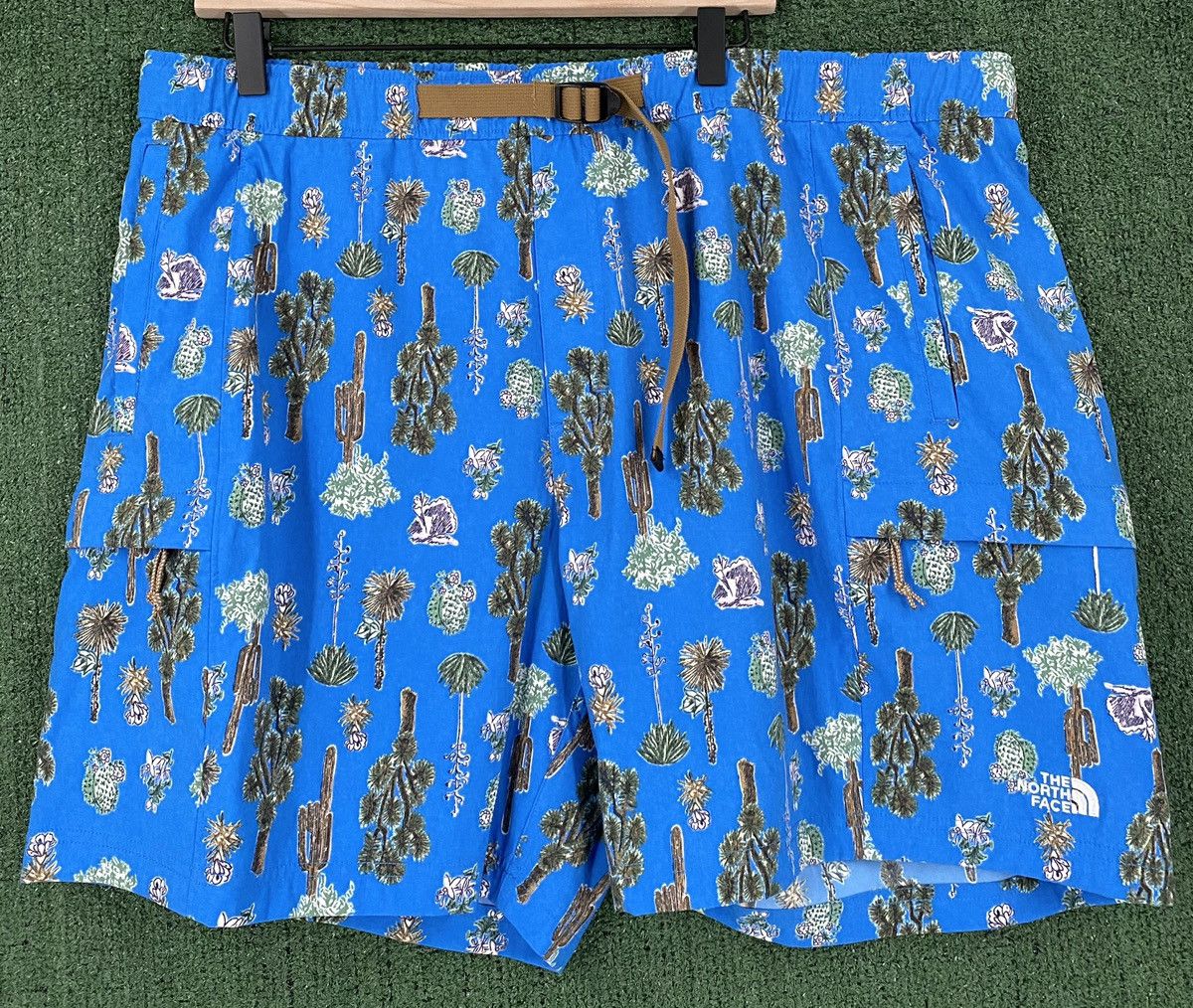 The North Face The North Face Brown Tag Class V Belted Cargo Shorts 2XL Size US 44 / EU 60 - 1 Thumbnail