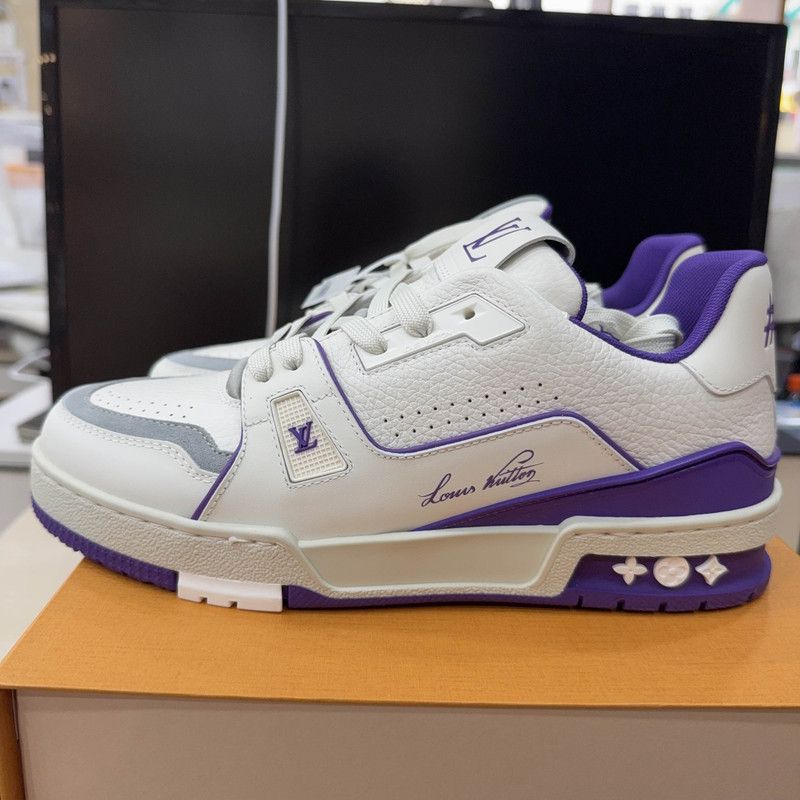 Louis Vuitton Louis Vuitton Classic Print Low-Top Sneakers for Women 0079 Size US 7 / IT 37 - 1 Thumbnail