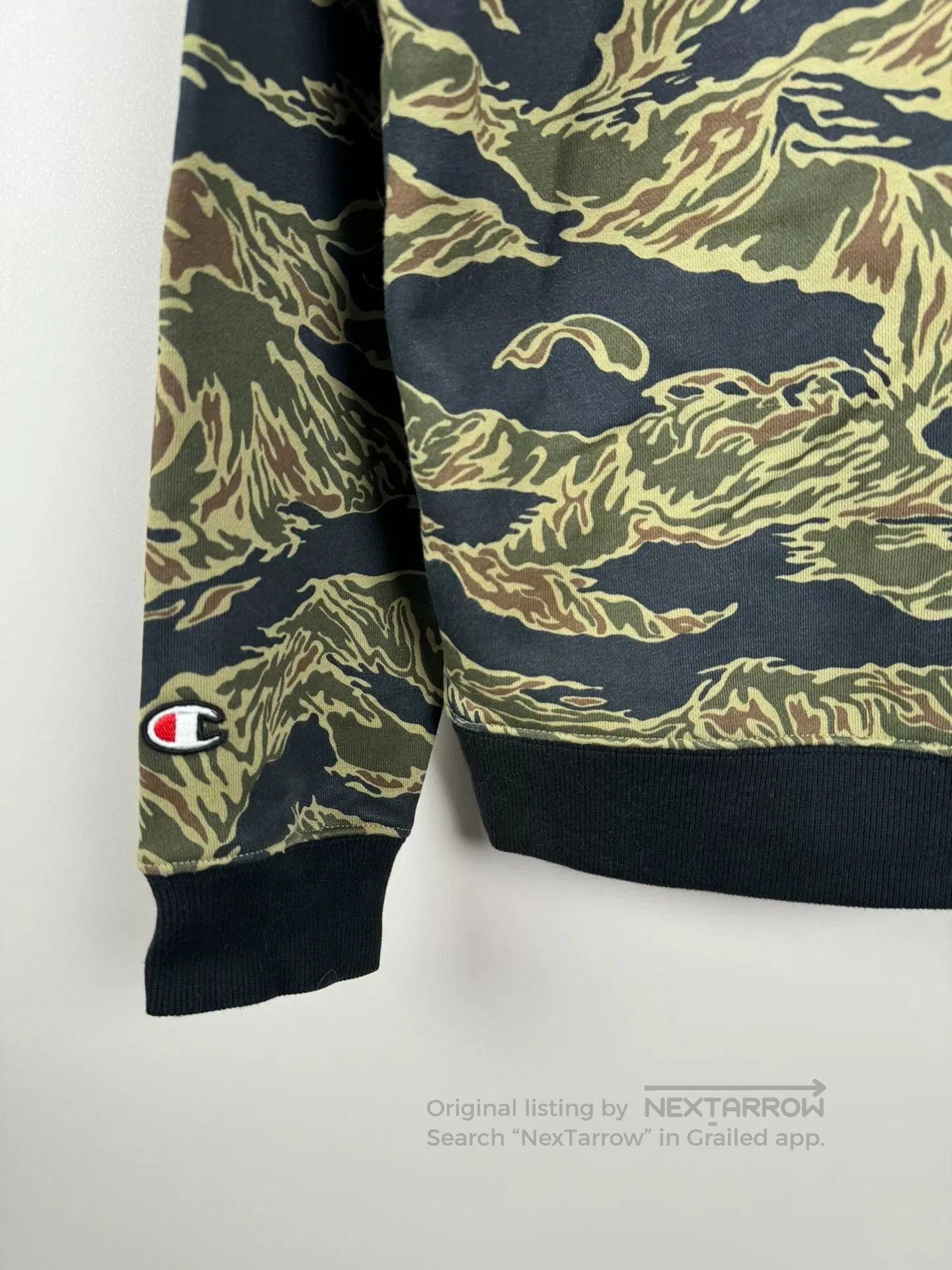 Supreme supreme champion tiger camo sweatshirt size S. Size US S / EU 44-46 / 1 - 4 Thumbnail