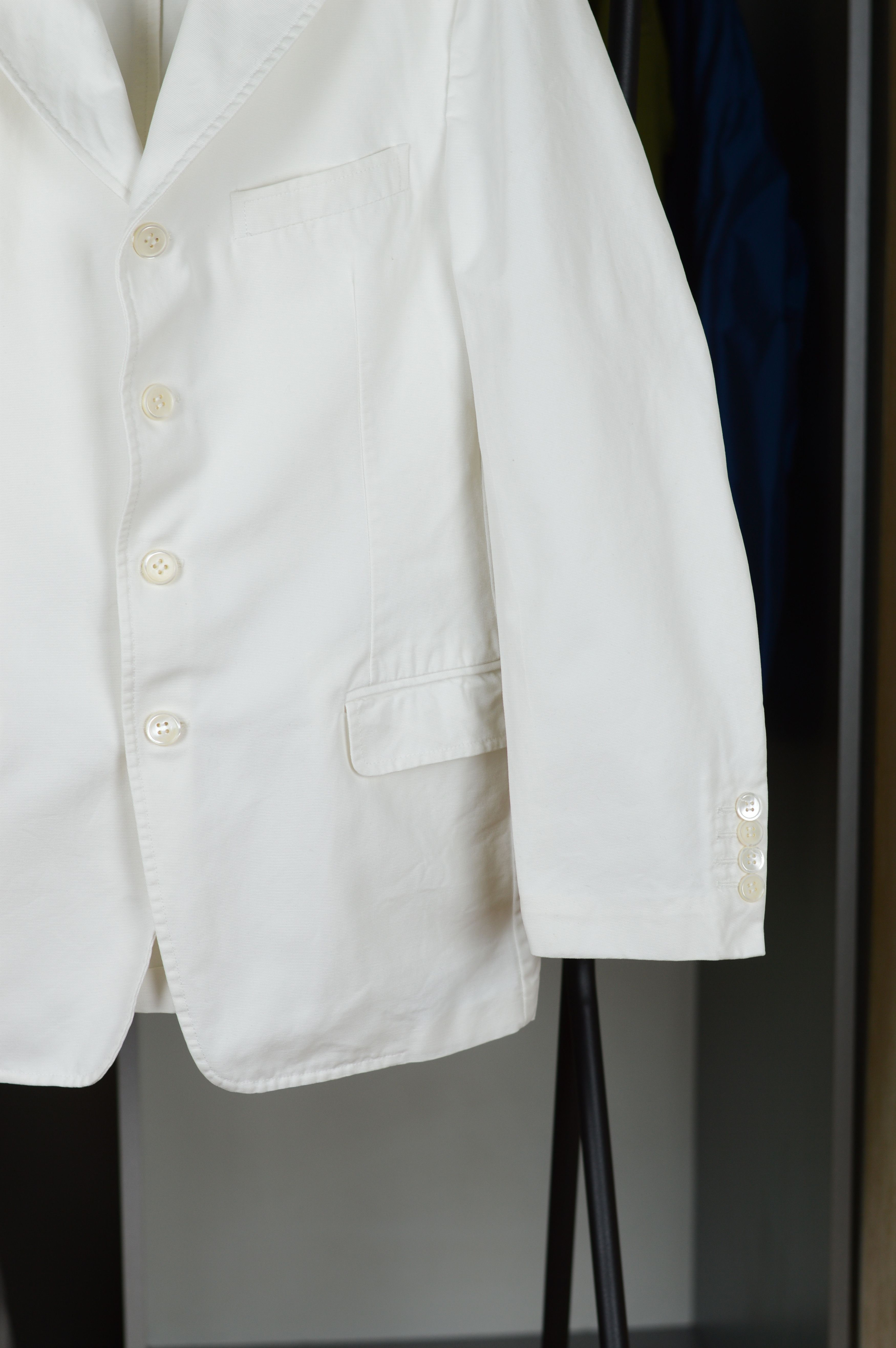 Gucci Gucci 4 button white blazer Size 50R - 3 Thumbnail