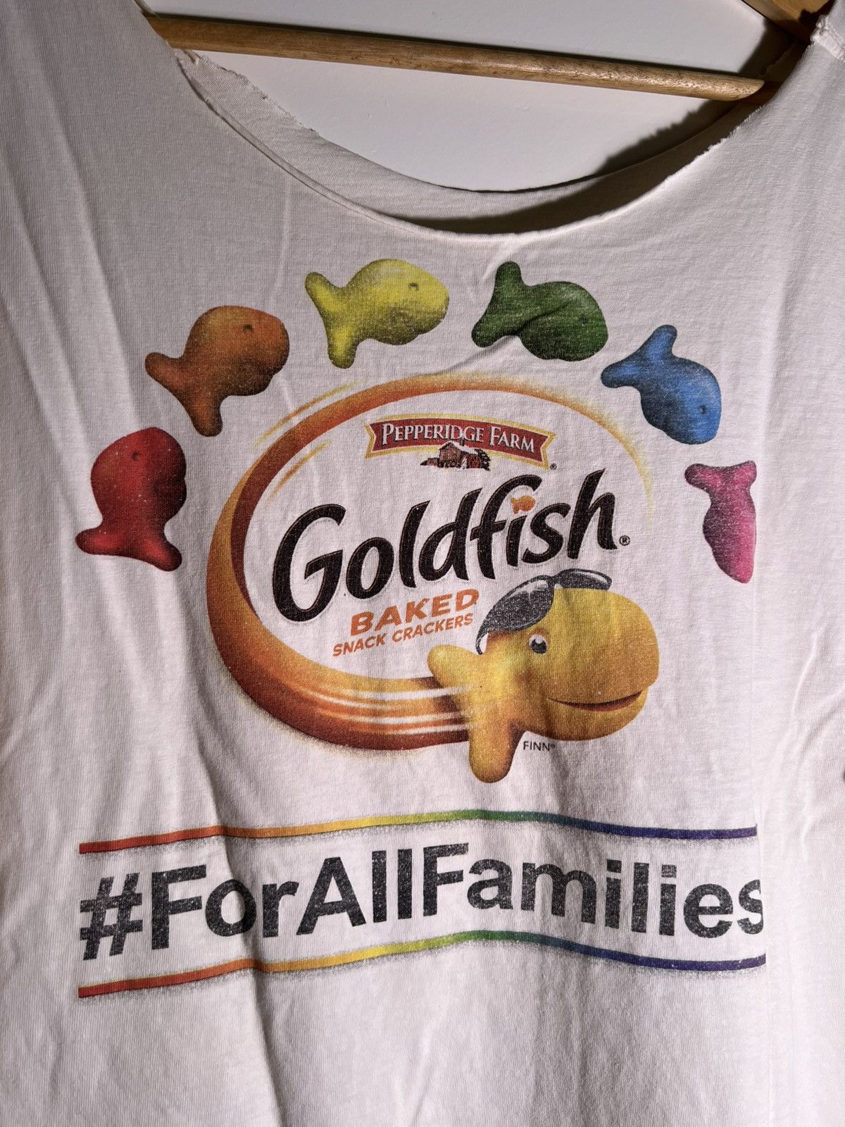 Vintage Y2K 2000’s VTG Vintage Goldfish x V8 Retro Graphic Tee Shirt Size US XL / EU 56 / 4 - 3 Thumbnail