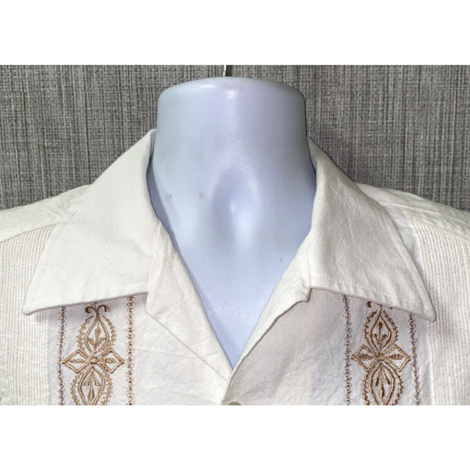 Vintage Villanueva Mens White Embroidered Short Sleeve Button-Up Shirt Size 38 Size US M / EU 48-50 / 2 - 3 Thumbnail