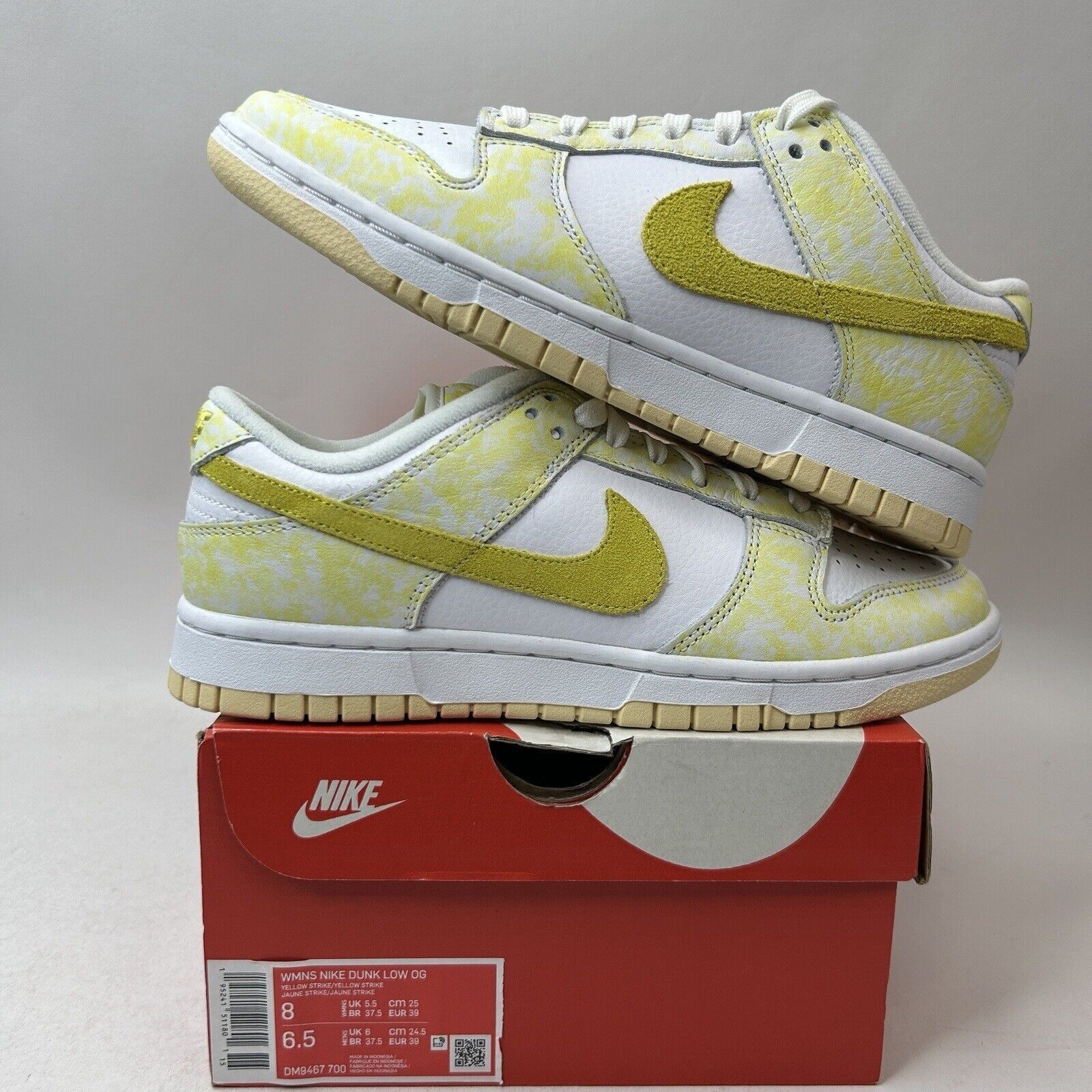 Nike Nike Dunk Low WMNS OG “Yellow Strike” 2024 Size US 8 / IT 38 - 1 Thumbnail