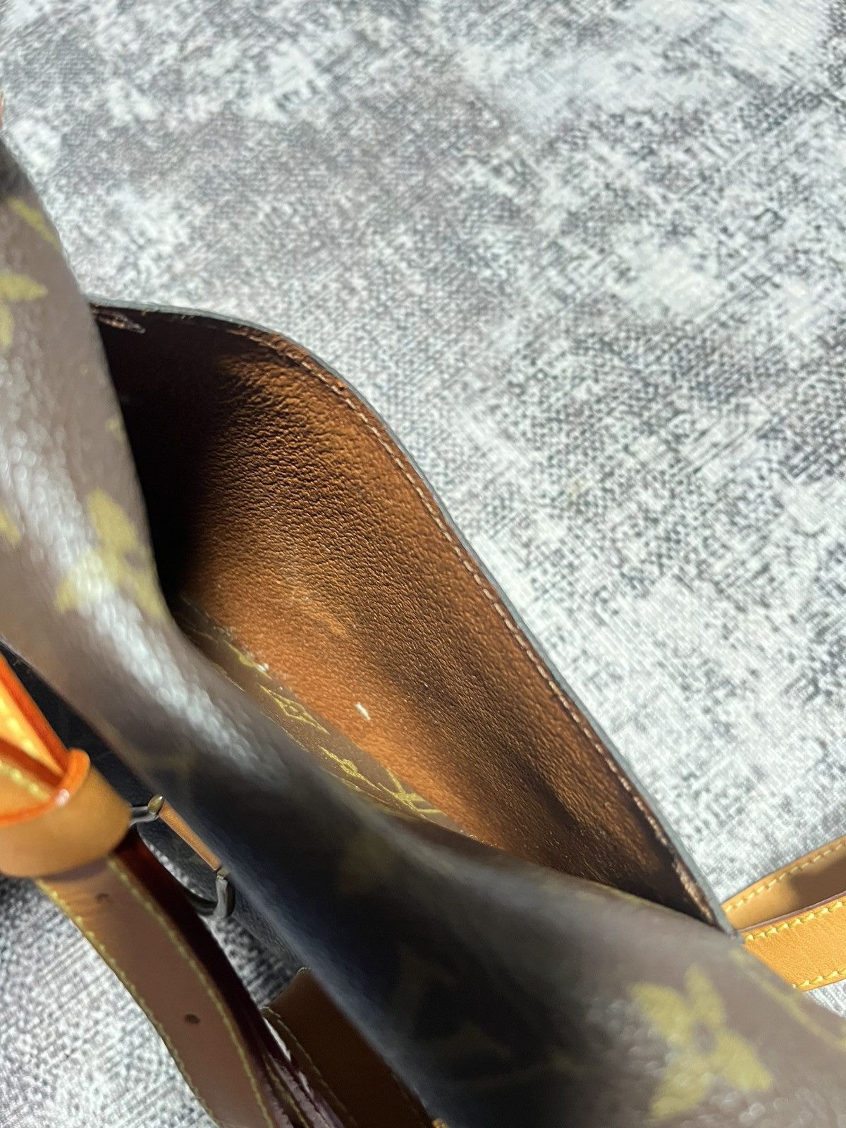 Louis Vuitton Authentic Louis Vuitton Saint Cloud Brown Shoulder Bag Size ONE SIZE - 15 Thumbnail