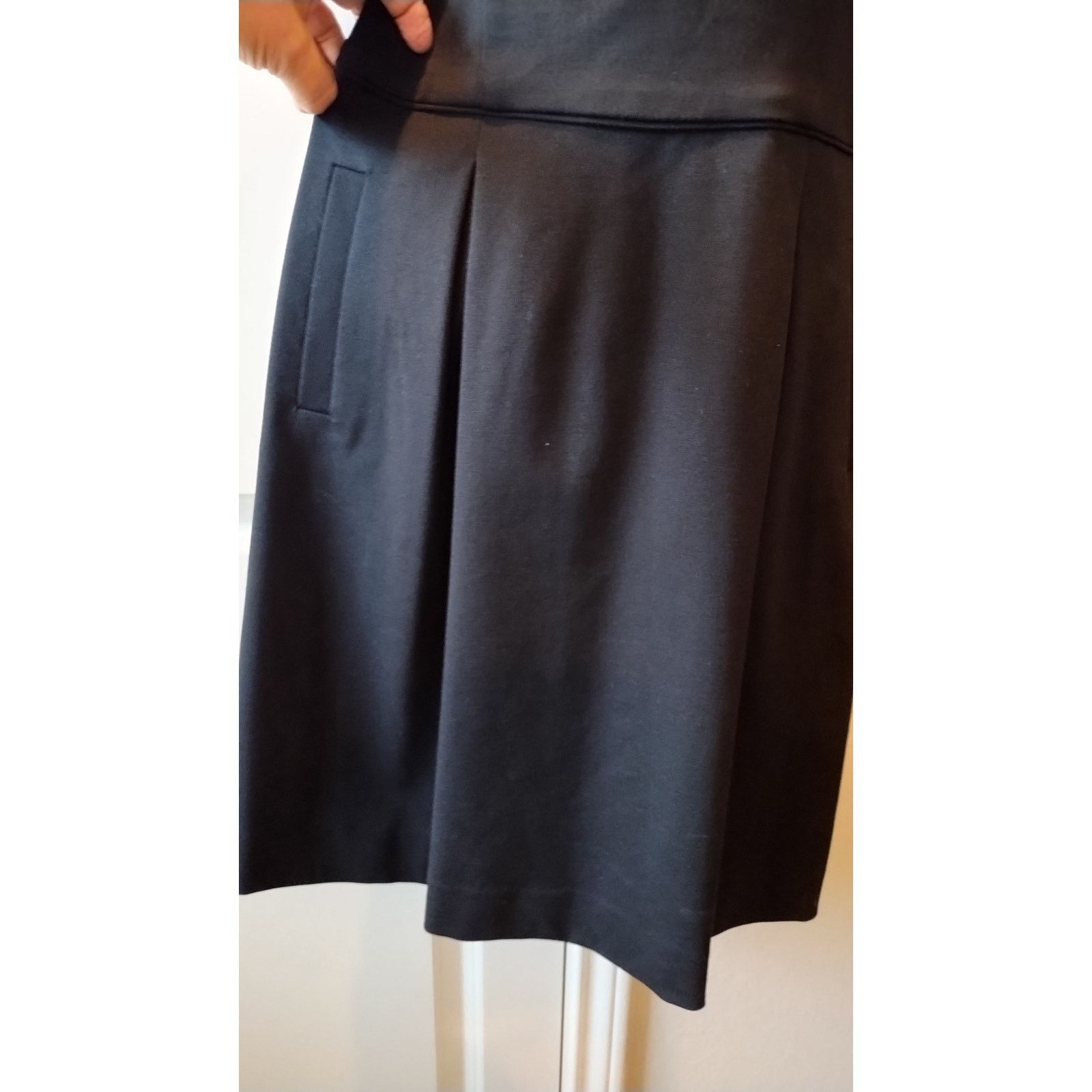 Banana Republic Banana Republic short sleeves Black Jewel neckline Dress Sz2 Size XS / US 0-2 / IT 36-38 - 5 Thumbnail
