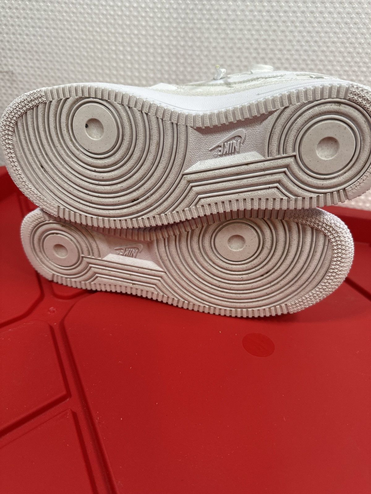 Nike Nike Air Force 1 Low SP Billie Eilish "Triple White" Size US 7.5 / IT 37.5 - 6 Thumbnail