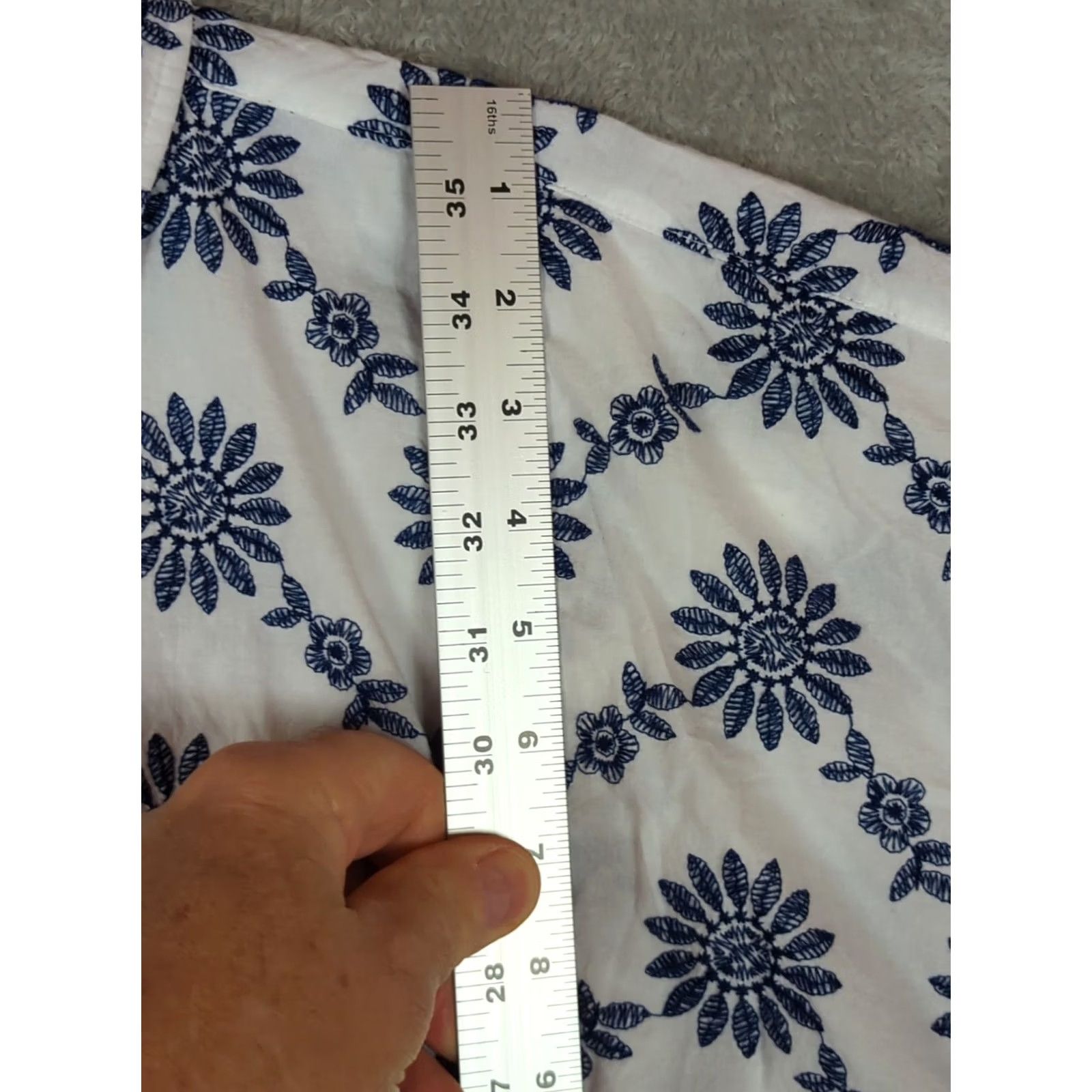Chaps Chaps womens plus size 3X Embroidered short sleeve button up Shirt White/Blue Flower Size XXL / US 16-18 / IT 52-54 - 7 Thumbnail