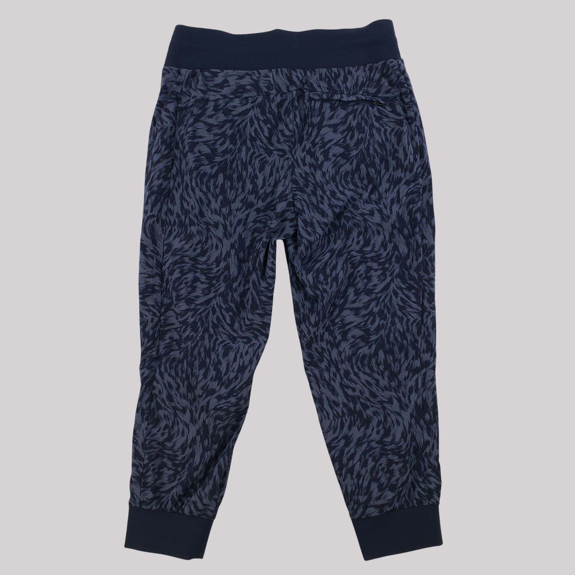 Athleta Athleta Trekkie North Printed Crop 23" Joggers Size 6 Size 28" / US 6 / IT 42 - 3 Thumbnail