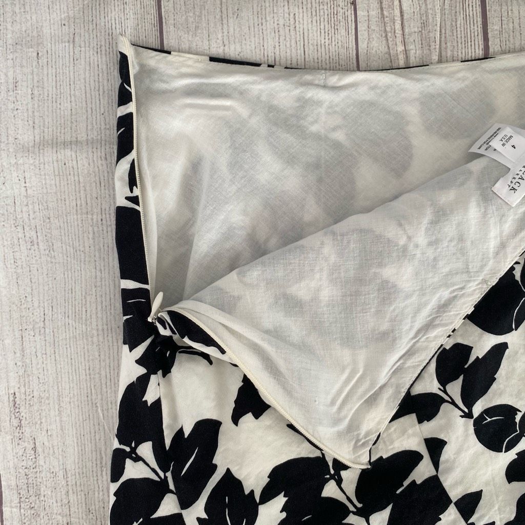 White House Black Market White House black market women S leaf print black & white sk Size 27" / US 4 / IT 40 - 5 Thumbnail