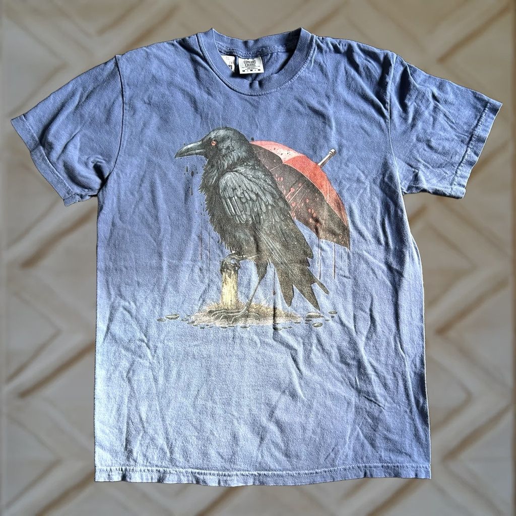 Comfort Colors NWT Comfort Colors T-Shirt Raven Crow Under Umbrella Gothic Blue M Mens Size US M / EU 48-50 / 2 - 1 Thumbnail