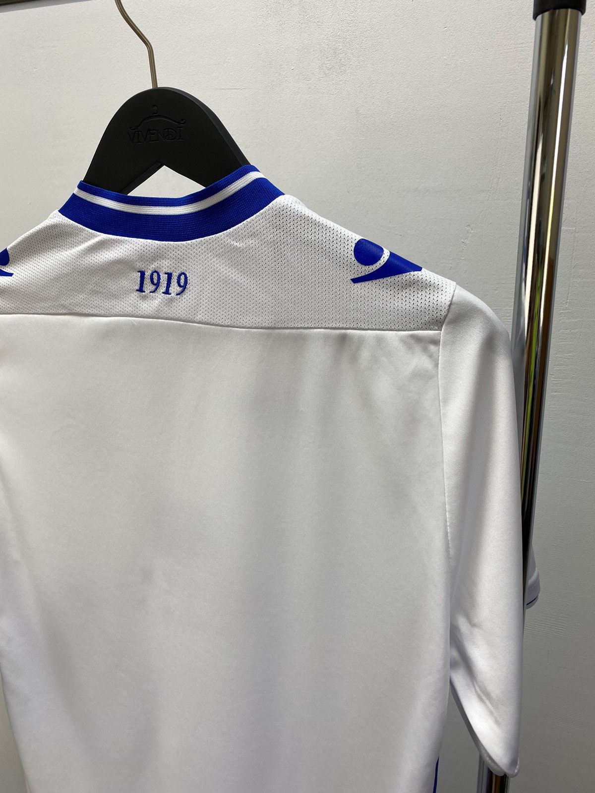 Macron × Vintage Leeds United 2013 2014 Home Soccer Jersey Size US S / EU 44-46 / 1 - 15 Thumbnail