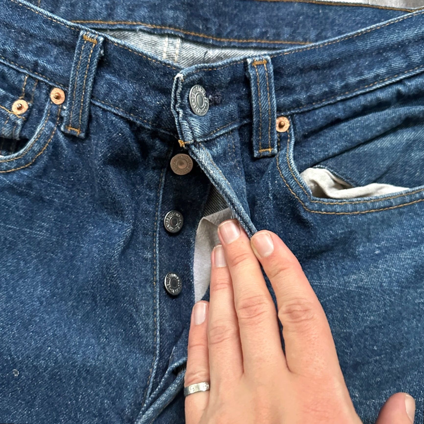 Levi's VINTAGE Levi's 501 Jeans Button Fly 33x36 USA Tag Blue Straight 90s Mens Pants Regular Jeans Size US 33 - 7 Thumbnail