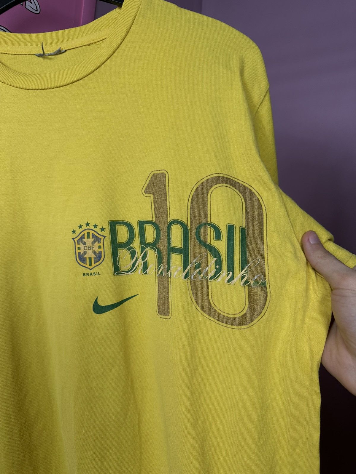 Nike Vintage Nike Brasil Football Ronaldinho 10 T-Shirt Soccer Size US L / EU 52-54 / 3 - 8 Thumbnail