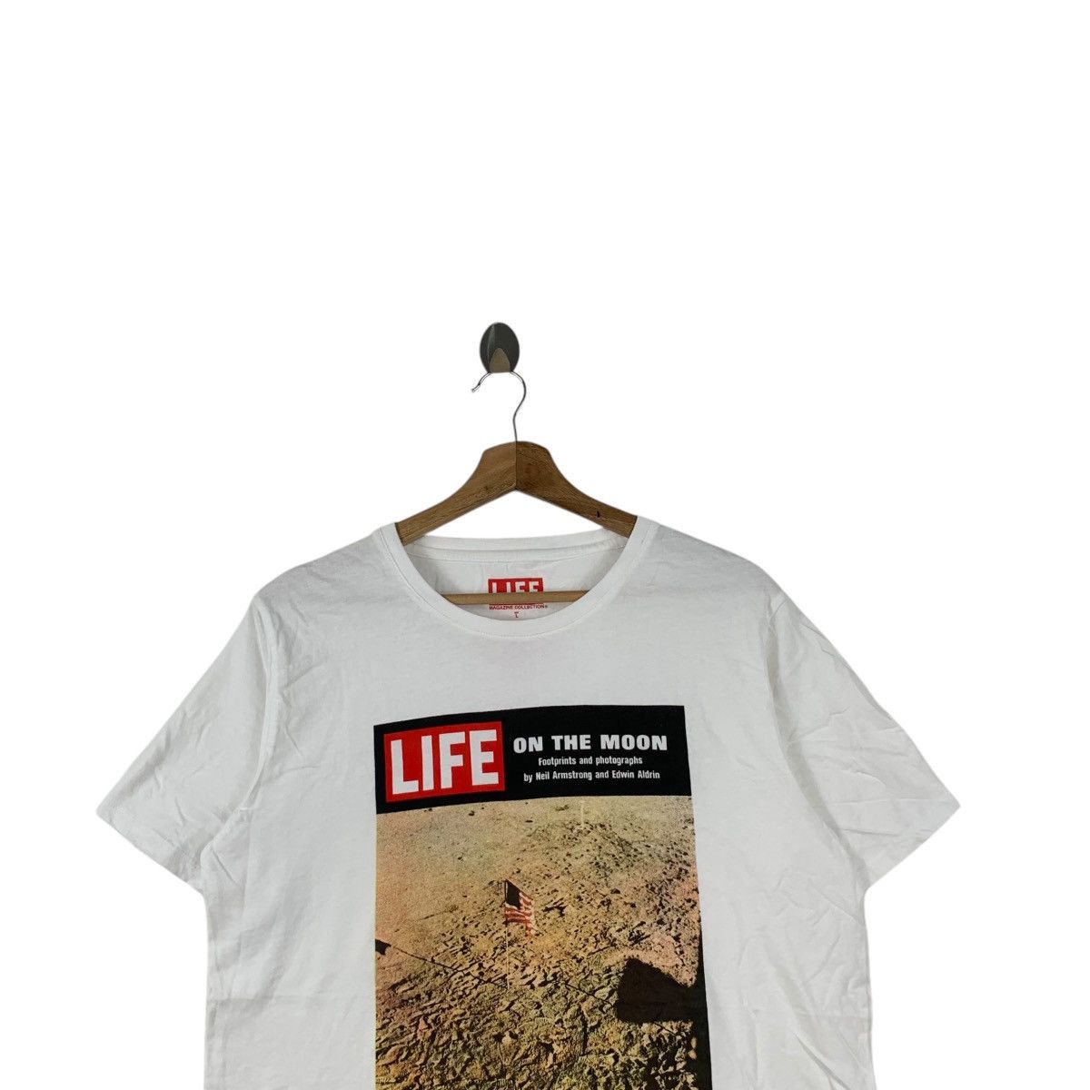 Vintage LIFE MAGAZINE FOTOFOLIO Life On The Moon Cover Tee Shirt Size L / US 10 / IT 46 - 2 Thumbnail