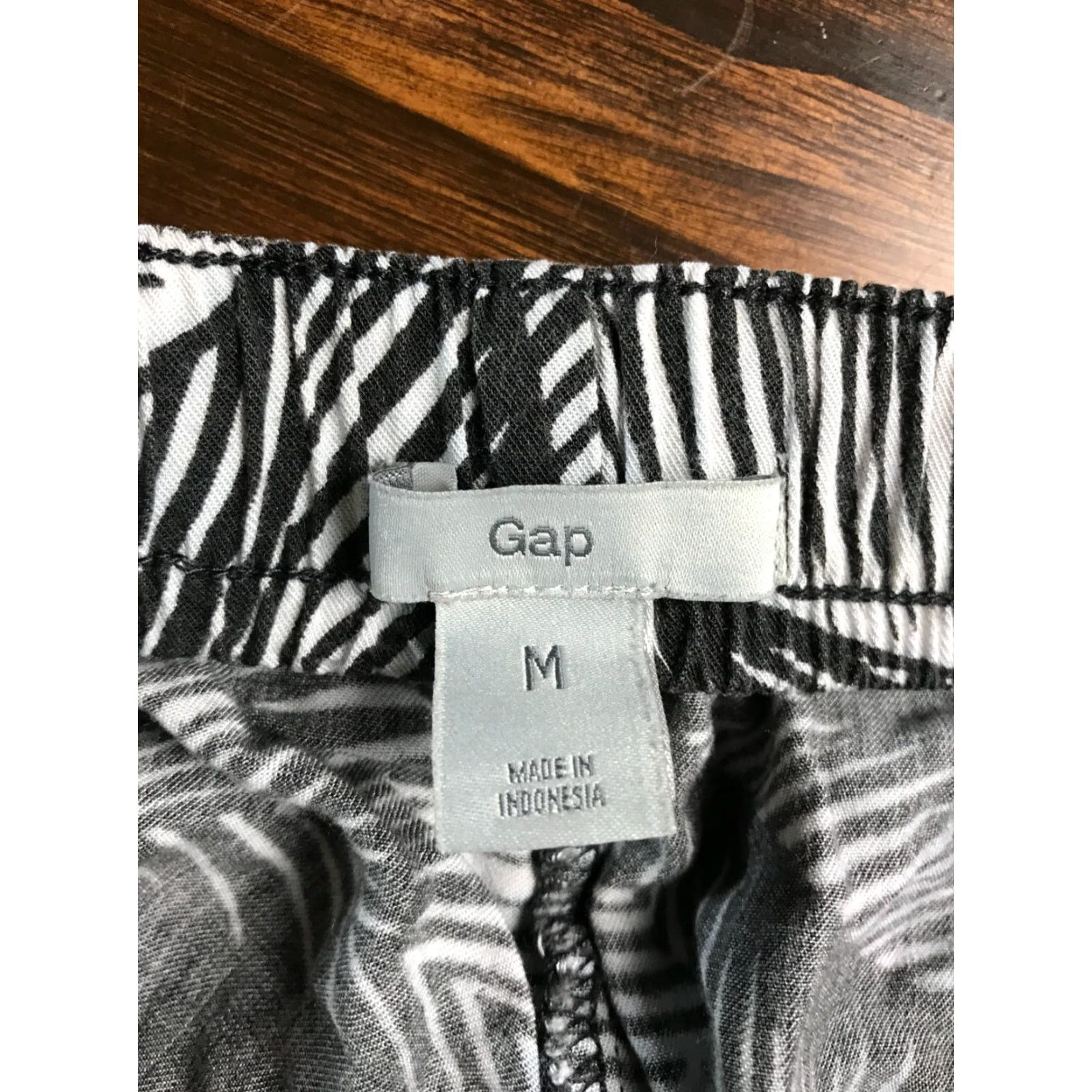 Gap Gap Shorts Women M Black Leaves Lounge Drawstring Sleep Shorts Size ONE SIZE - 7 Thumbnail