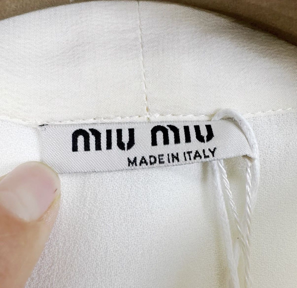 Miu Miu Miu Miu ivory silk palace-style bow tie shirt K12 Size XS / US 0-2 / IT 36-38 - 4 Thumbnail