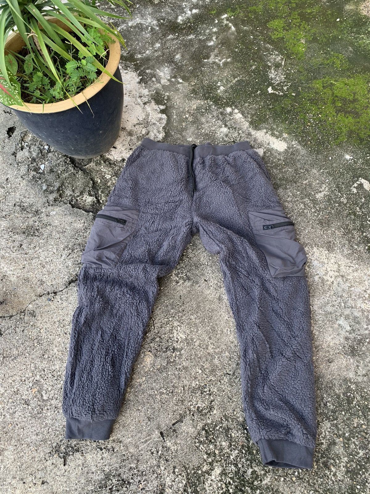 Japanese Brand 🔥Steals🔥 Fieldcore fleece cargo pocket pants Size US 31 - 1 Thumbnail