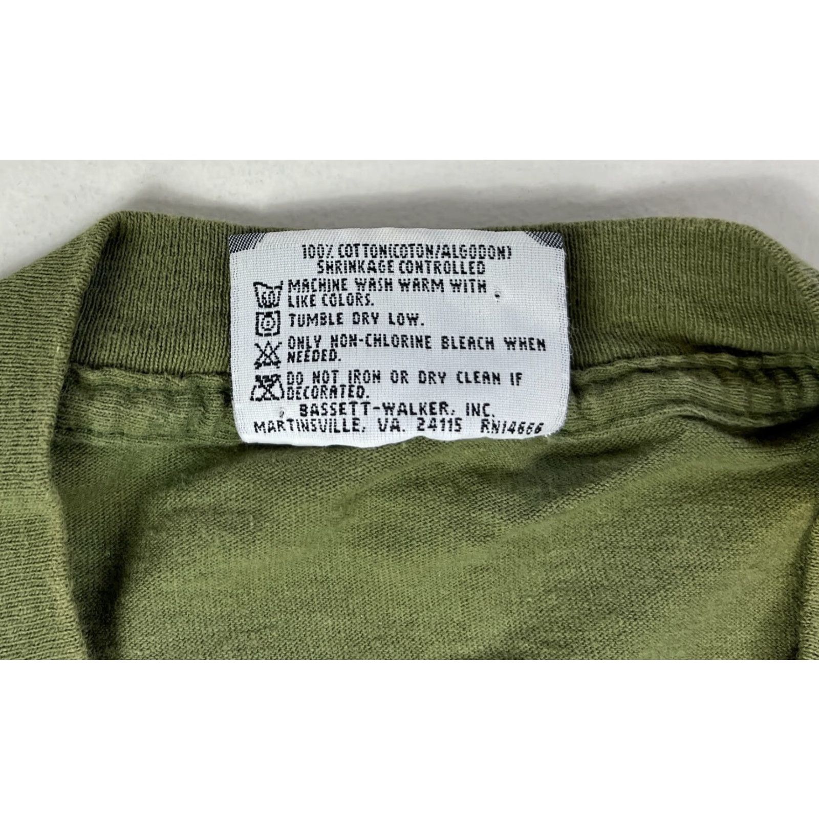Lee VINTAGE Lee Men's Northwoods Fishing T-Shirt Embroidered Made in USA Sz L Green 90s 1990s Summer Fishing Mens Shirt Size US L / EU 52-54 / 3 - 5 Thumbnail