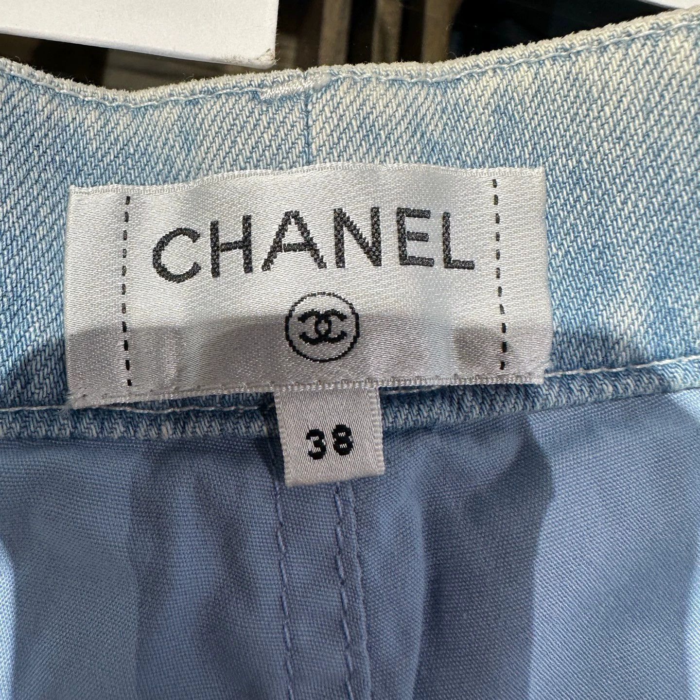Chanel Chanel apr235 sequin Logo embroidery denim short 38 Size 27" / US 4 / IT 40 - 3 Thumbnail