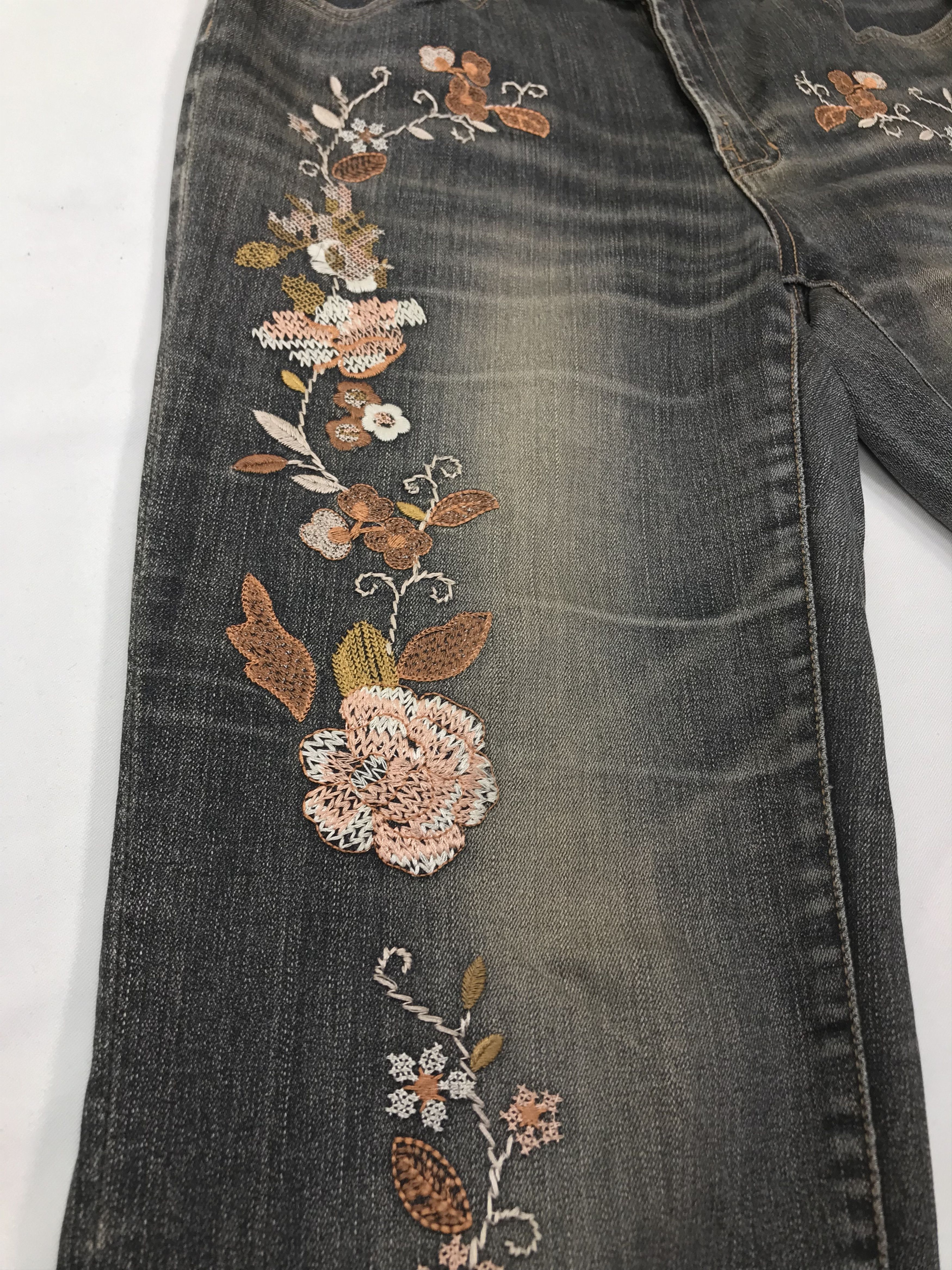 Japanese Brand Vintage Japanese Embroidered Art Bell Bottom Flare Jeans Size 29" - 10 Thumbnail