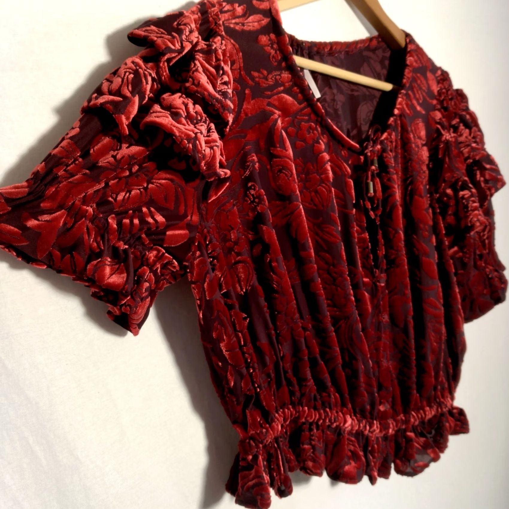 Free People Free People Shirt S Red Floral Velour Crop V-Neck Puff Sleeve Ruffle Velveteen Dream Blouse Size S / US 4 / IT 40 - 6 Thumbnail