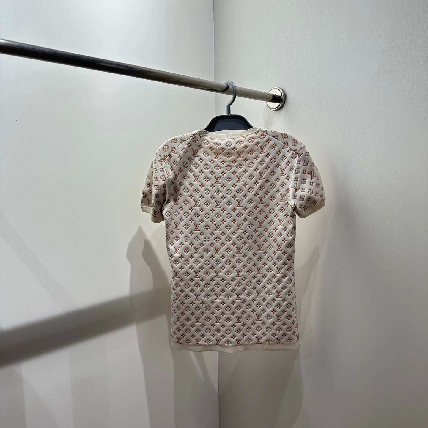 Louis Vuitton Louis Vuitton 24SS All-Over Monogram Silk Tee Size S Size S / US 4 / IT 40 - 2 Thumbnail