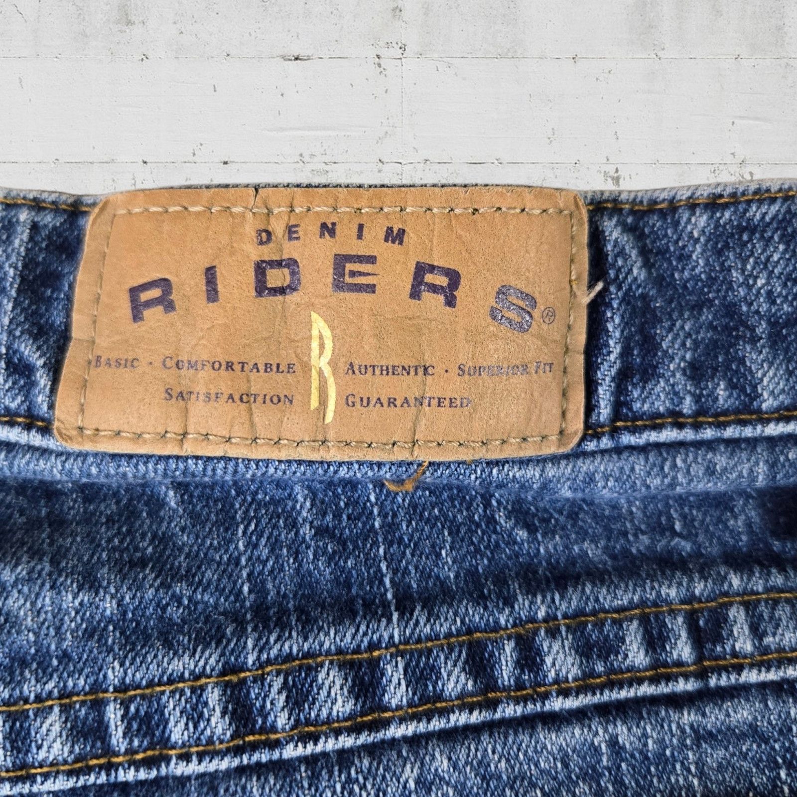 Vintage Vintage Medium Wash Mom Jeans Size 10 Size 32" / US 10 / IT 46 - 5 Thumbnail