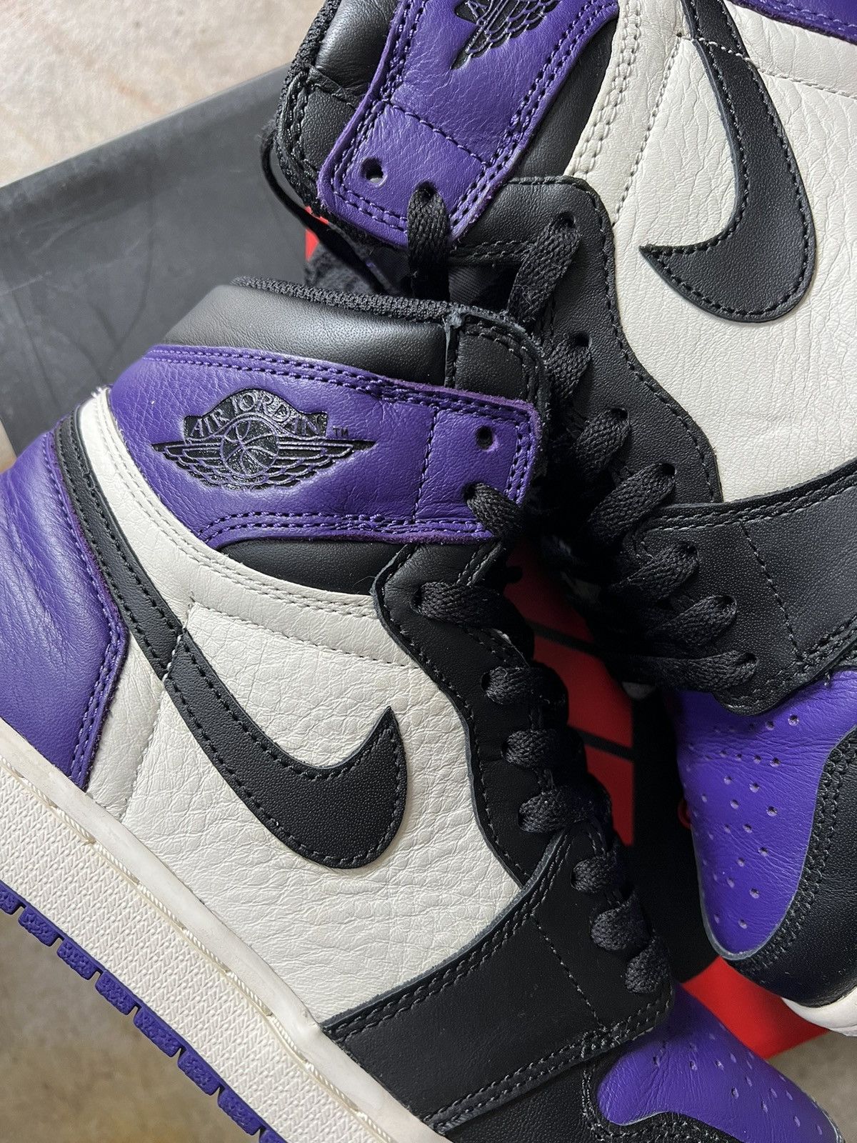 Jordan Brand Jordan 1 High Purple Toe Court Purple Size US 8.5 / EU 41-42 - 2 Thumbnail