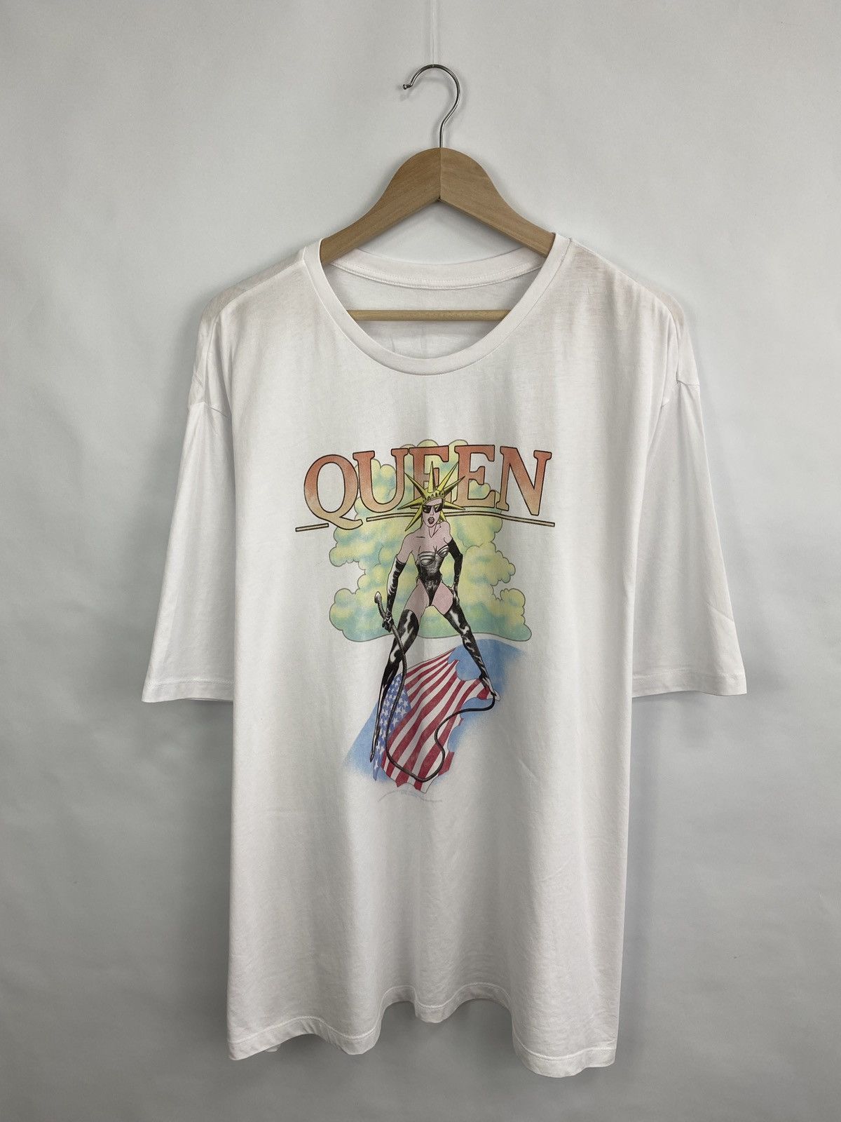 Band Tees 🇺🇸 Vintage Queen Sexy Girl Rock T-Shirt Alan Aldridge Size US XXL / EU 58 / 5 - 3 Thumbnail