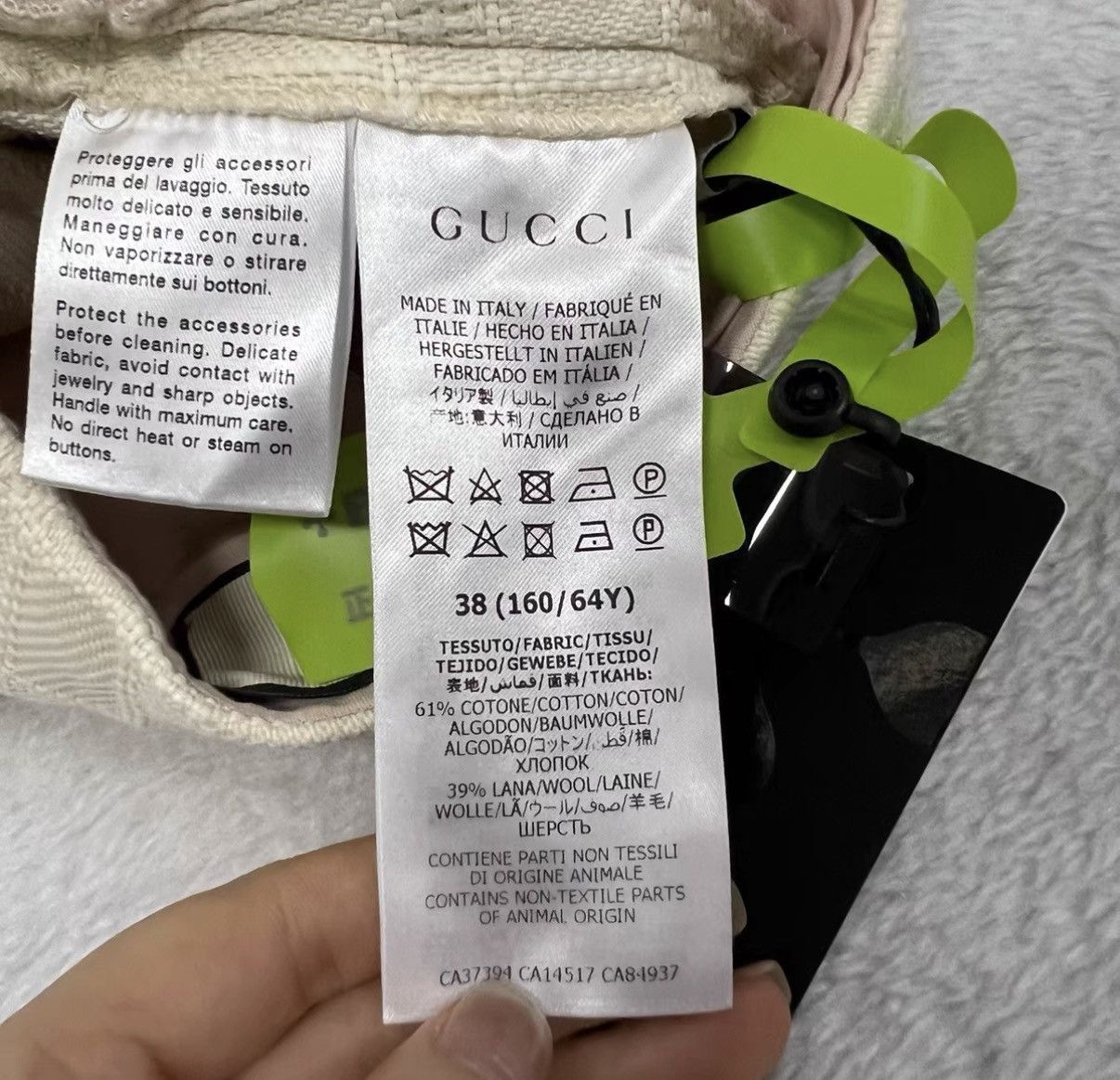 Gucci Gucci Off-white Tweed Shorts J41 Size 26" / US 2 / IT 38 - 4 Thumbnail