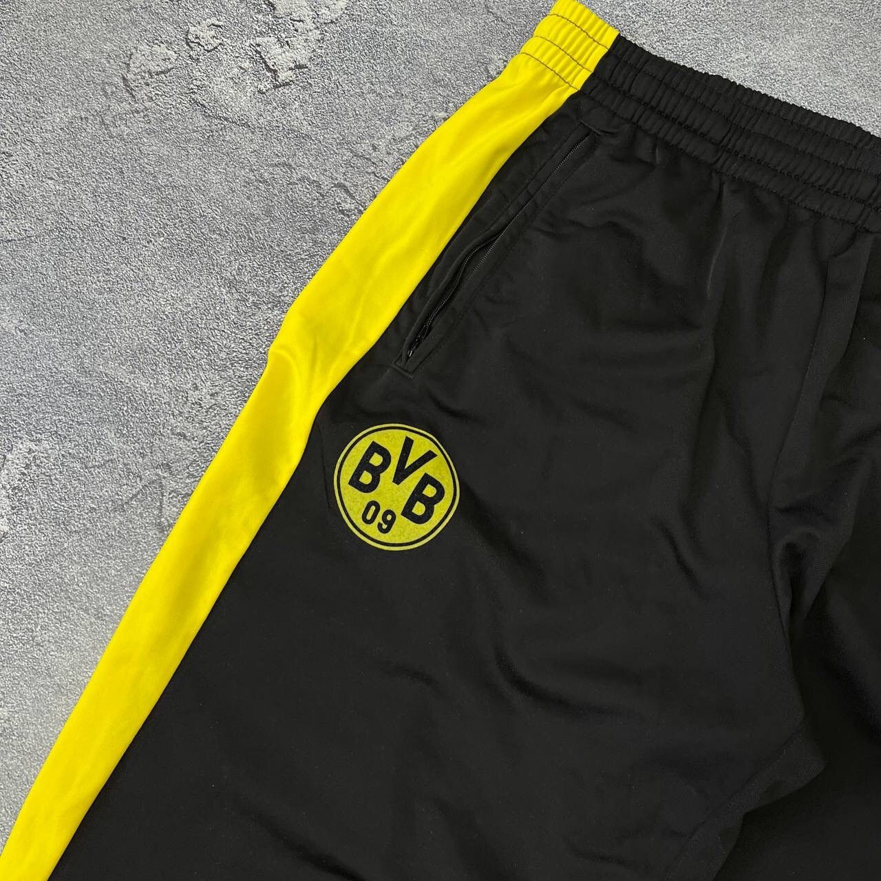 Puma Vintage Men's Borussia Dortmund Black Training PumaTrack Size US 34 / EU 50 - 12 Thumbnail